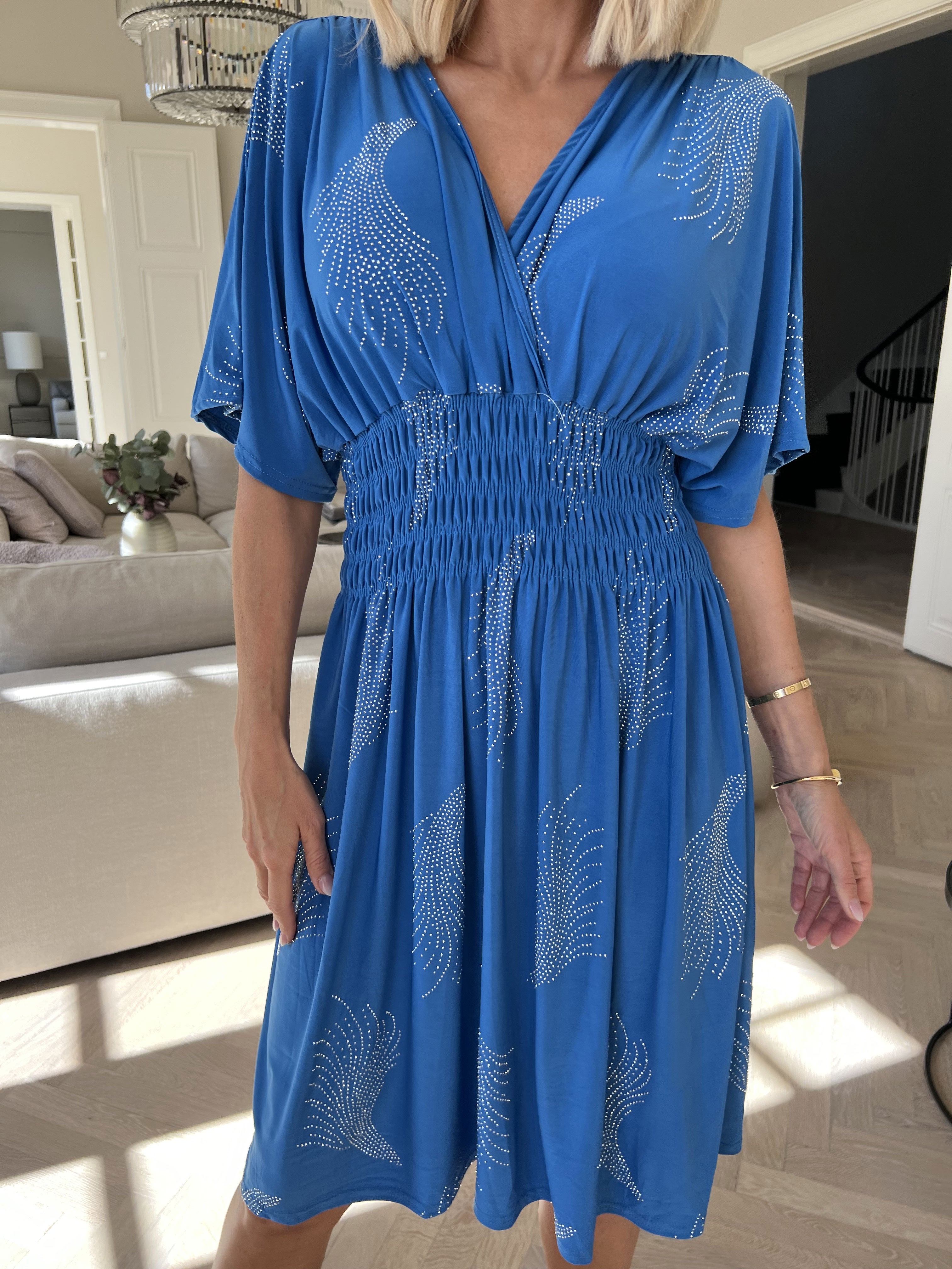 Pams Leaf Crystal Short - Elastisk kjole med mønster af similisten