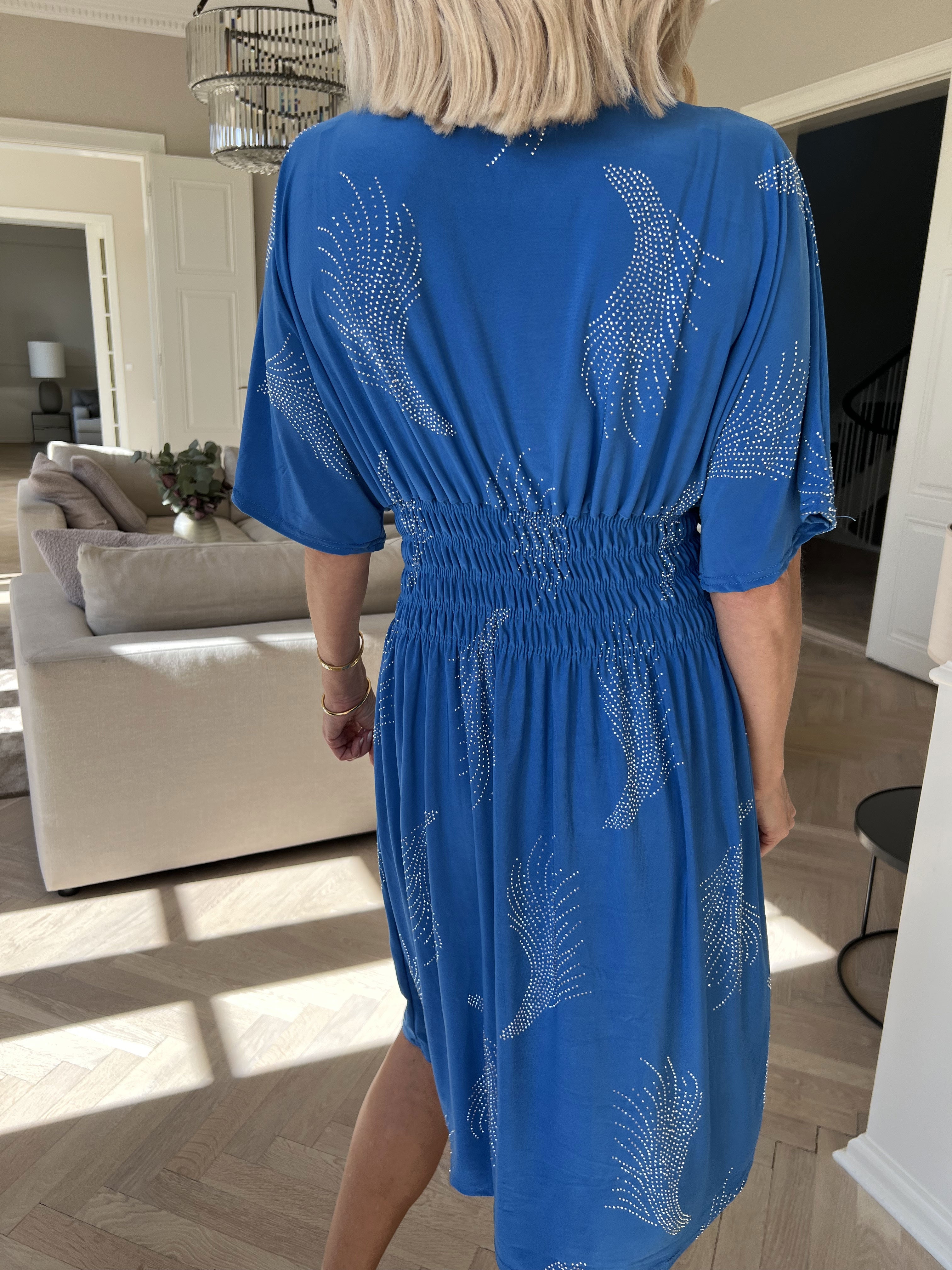 Pams Leaf Crystal Short - Elastisk kjole med mønster af similisten