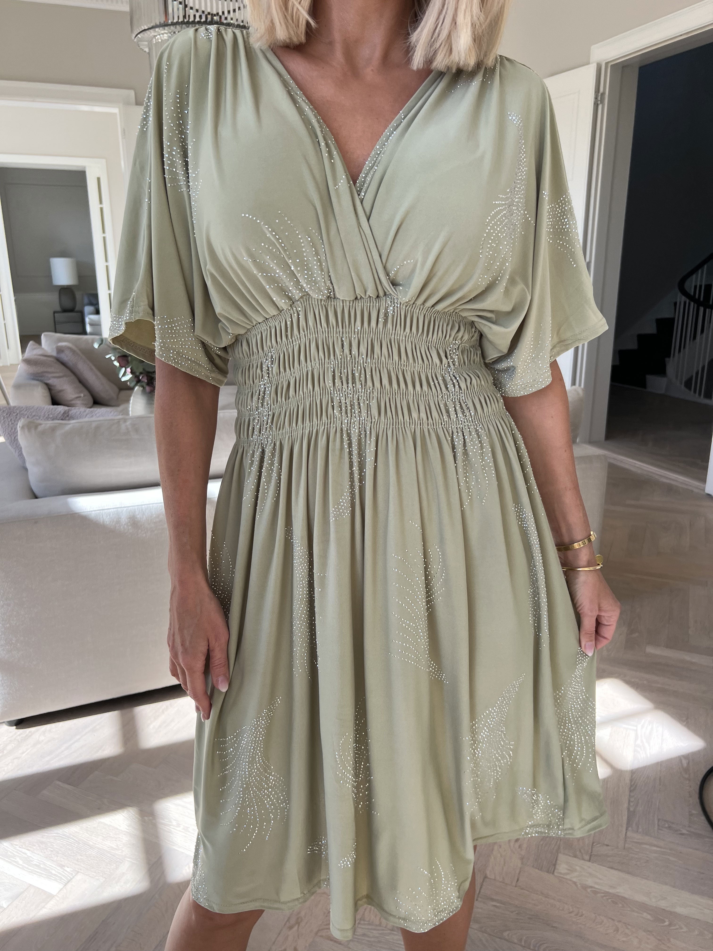 Pams Leaf Crystal Short - Elastisk kjole med mønster af similisten