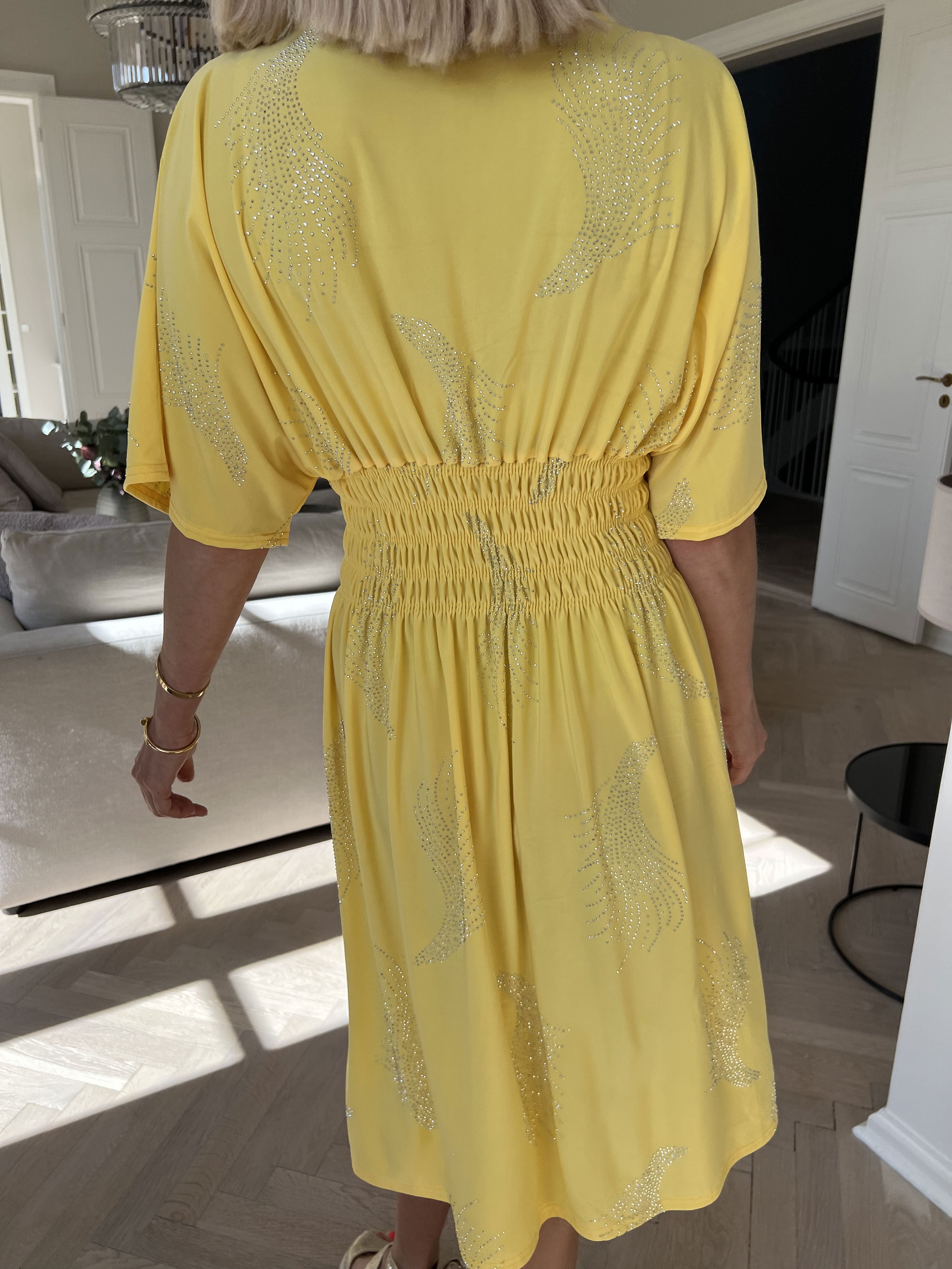 Pams Leaf Crystal Short - Elastisk kjole med mønster af similisten