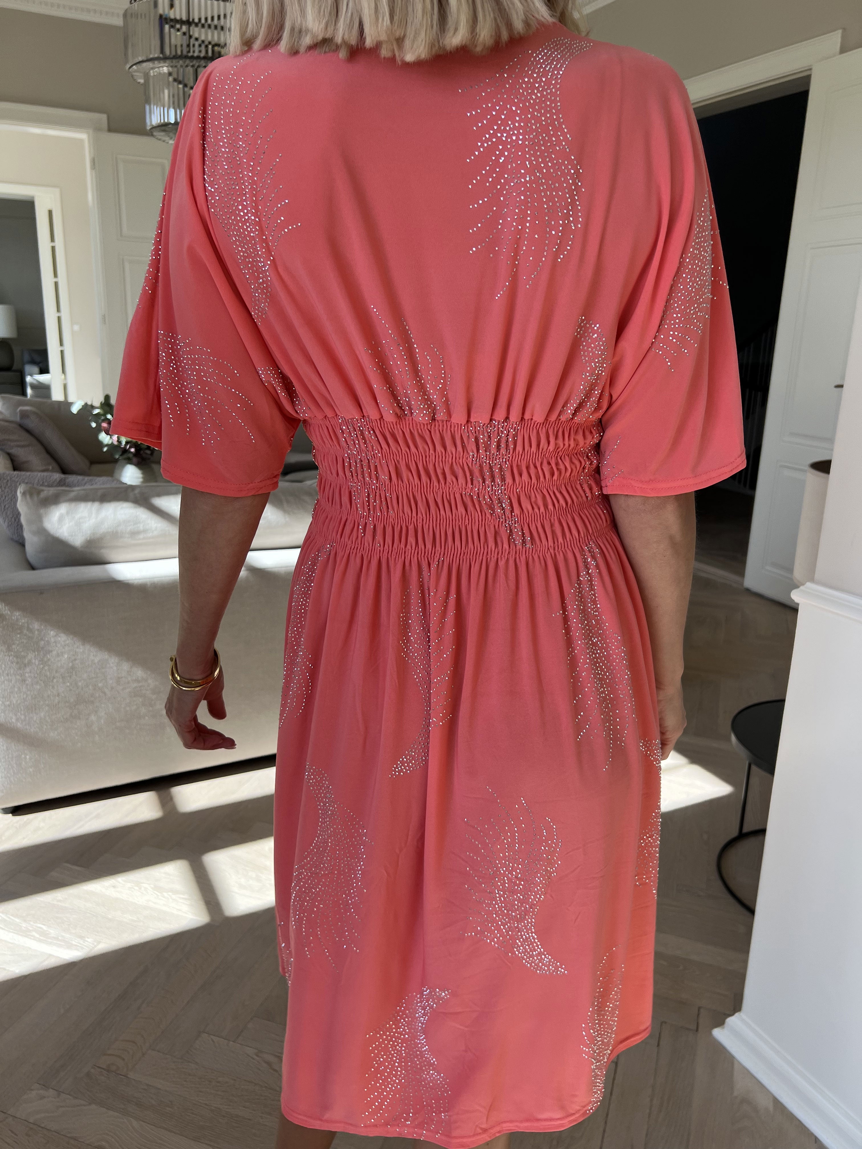 Pams Leaf Crystal Short - Elastisk kjole med mønster af similisten