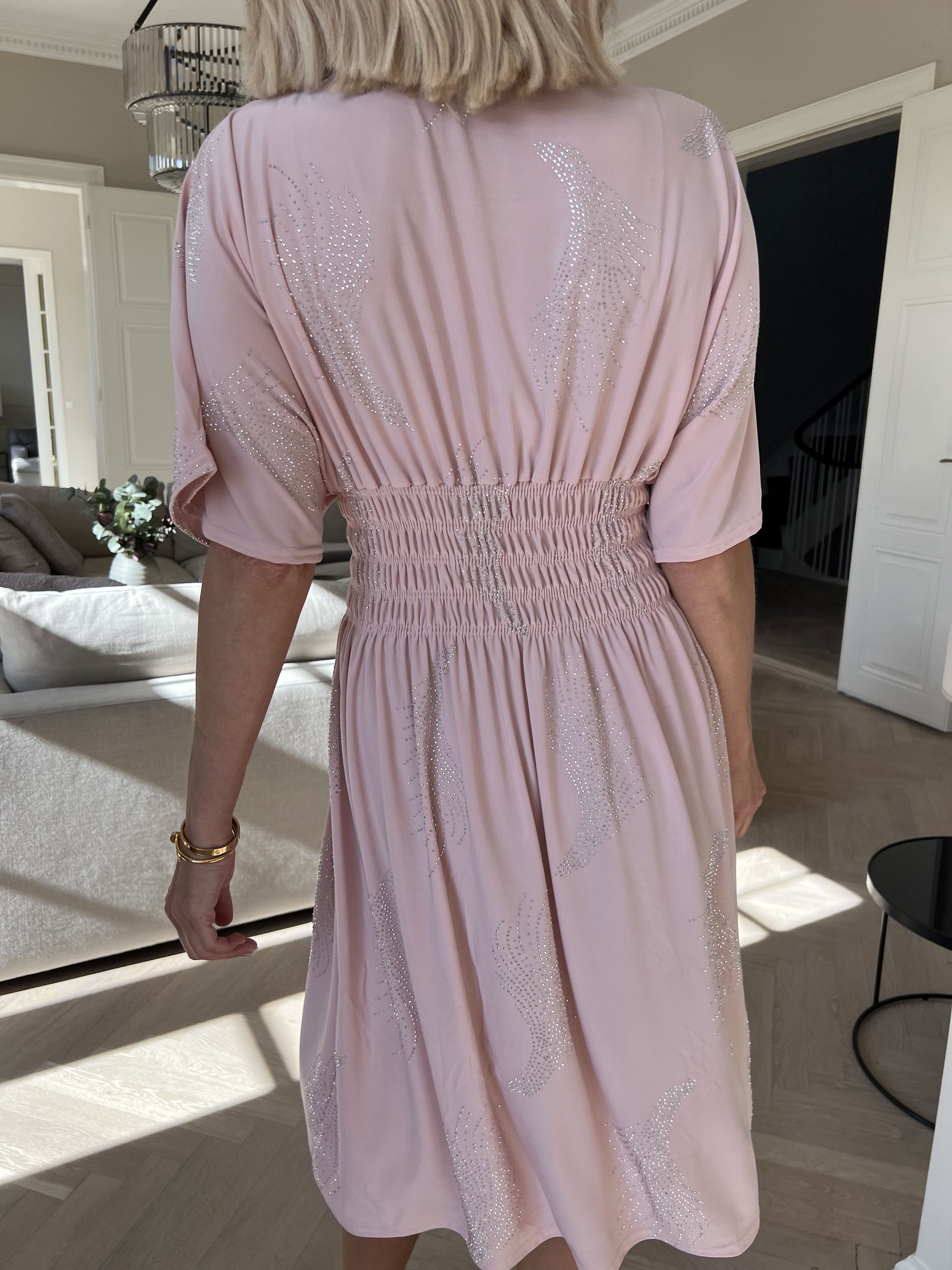 Pams Leaf Crystal Short - Elastisk kjole med mønster af similisten