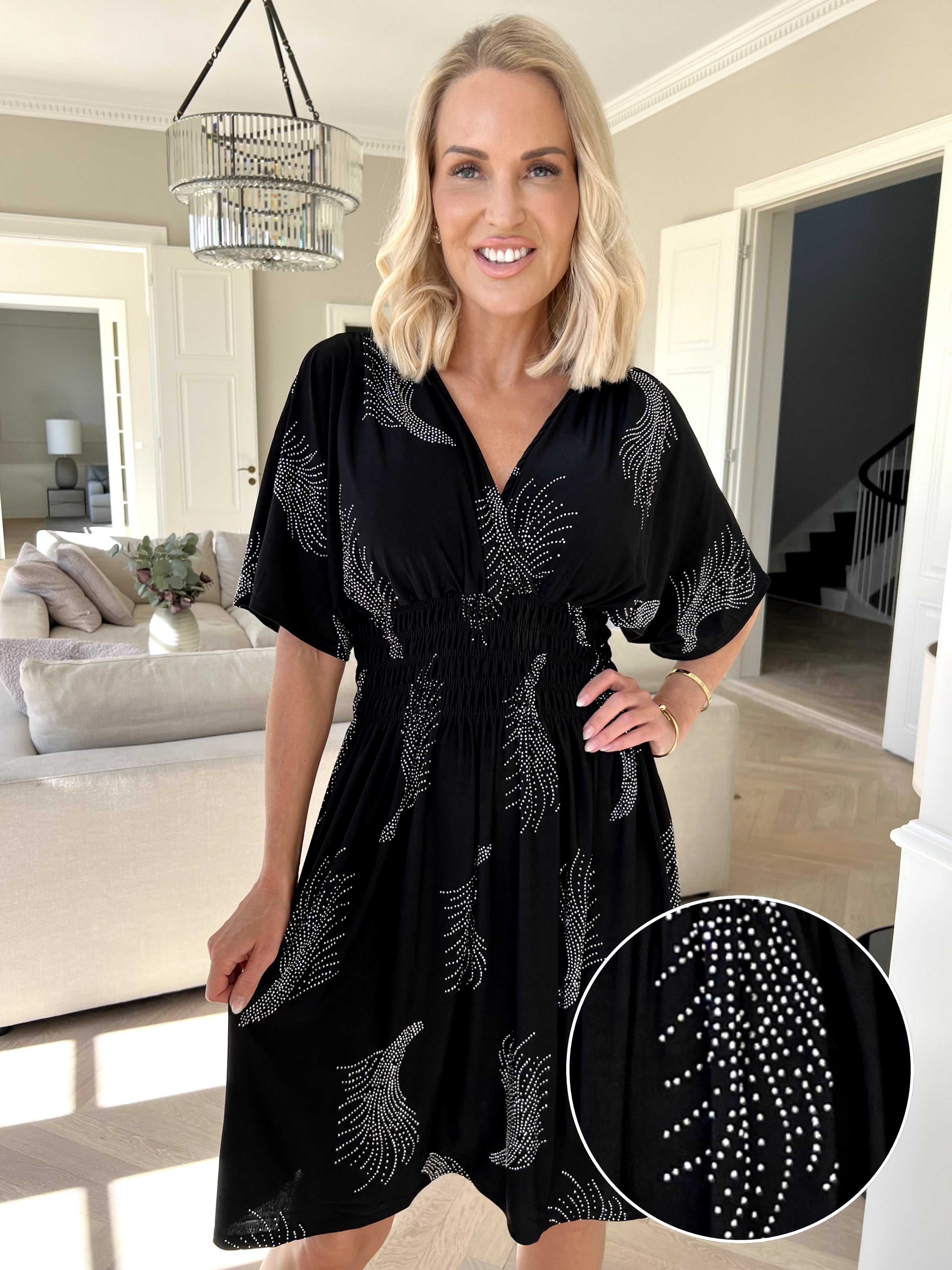 Pams Leaf Crystal Short - Elastisk kjole med mønster af similisten