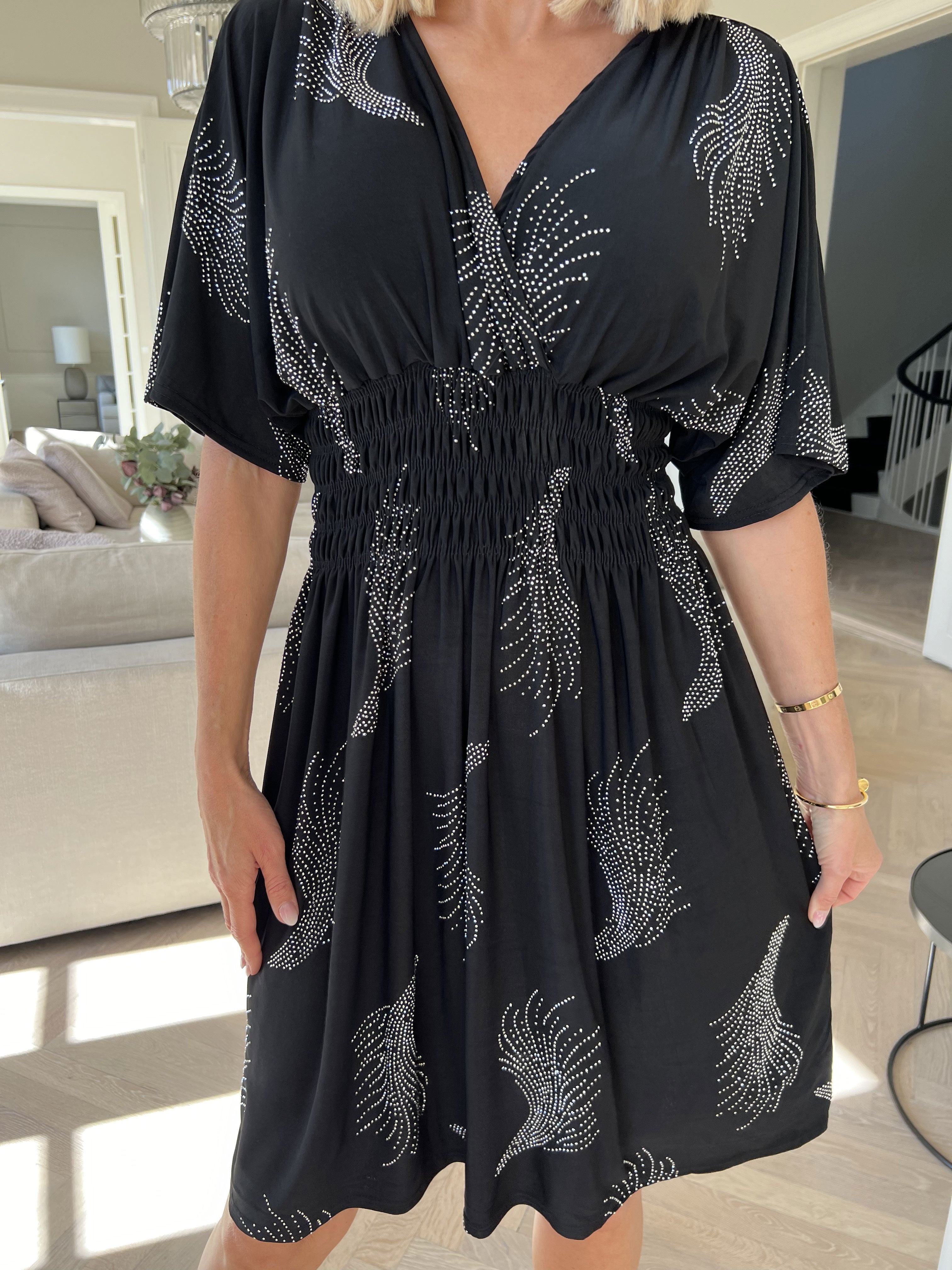 Pams Leaf Crystal Short - Elastisk kjole med mønster af similisten