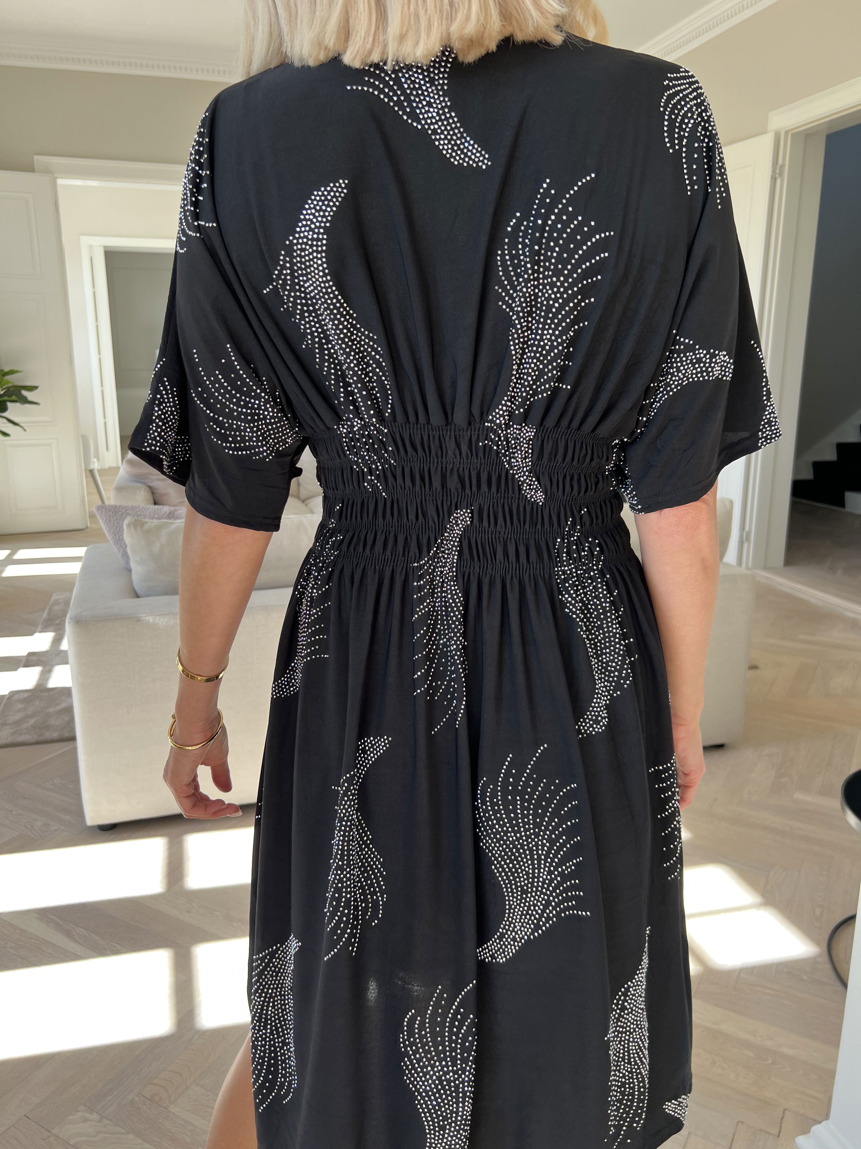 Pams Leaf Crystal Short - Elastisk kjole med mønster af similisten