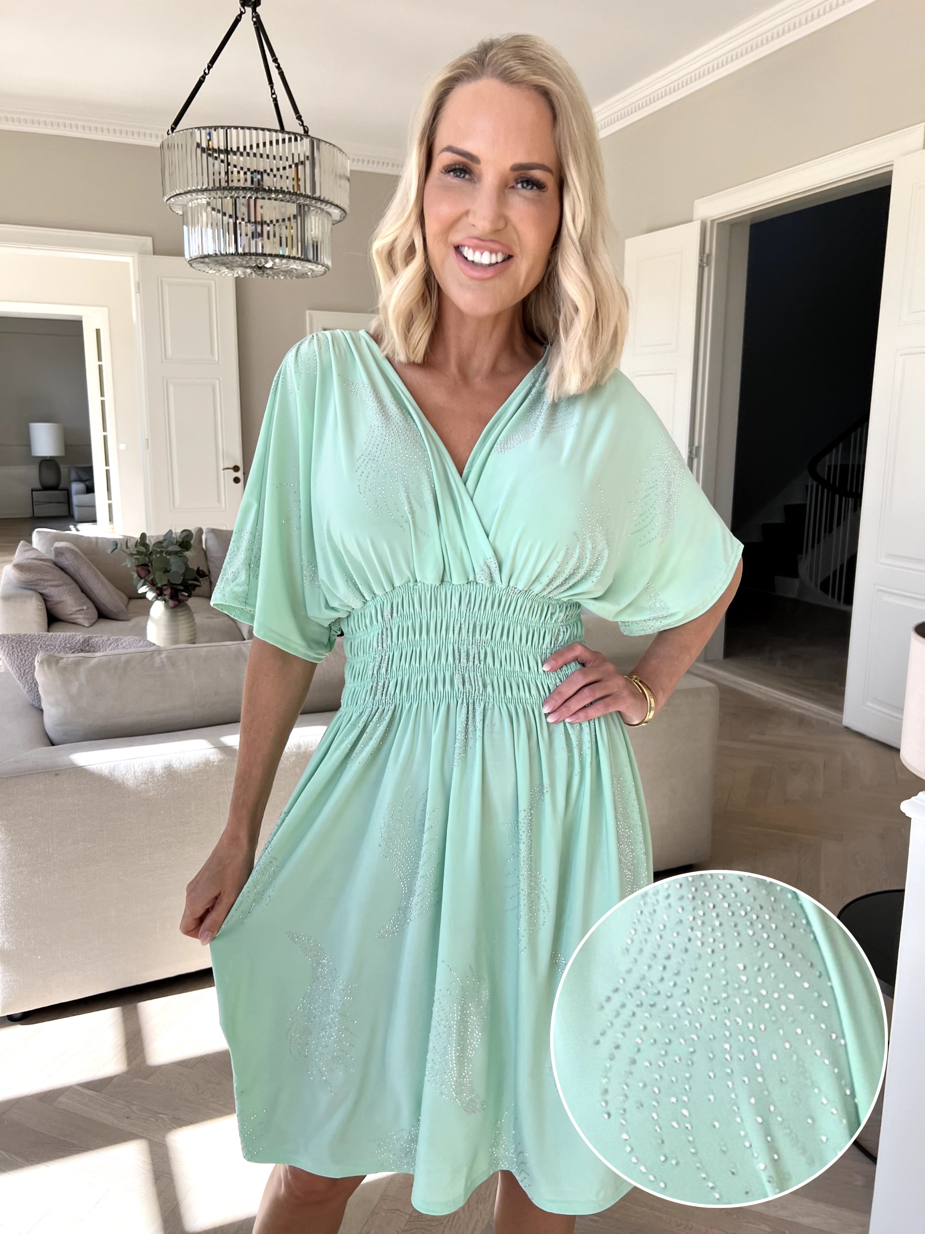 Pams Leaf Crystal Short - Elastisk kjole med mønster af similisten