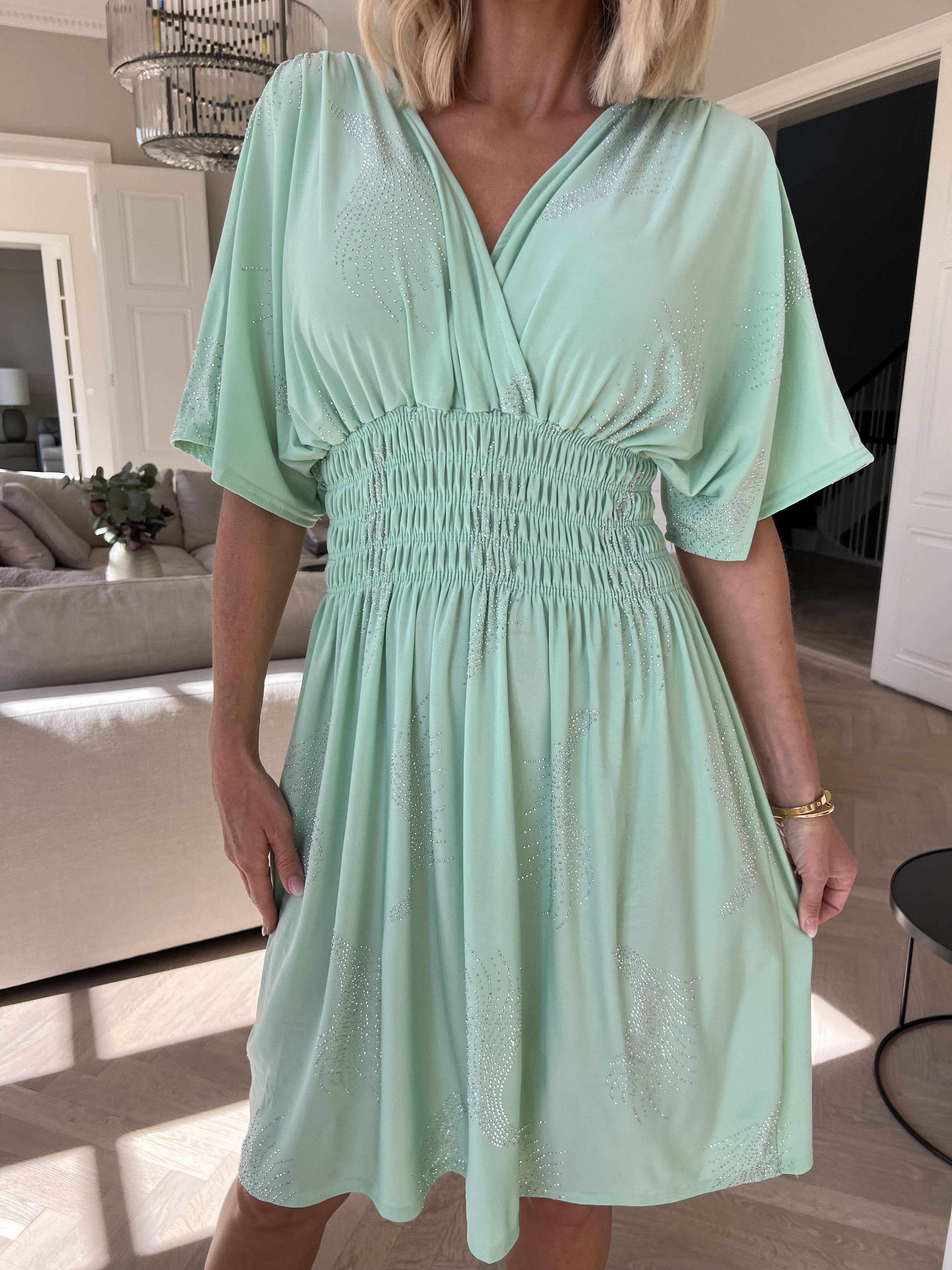 Pams Leaf Crystal Short - Elastisk kjole med mønster af similisten