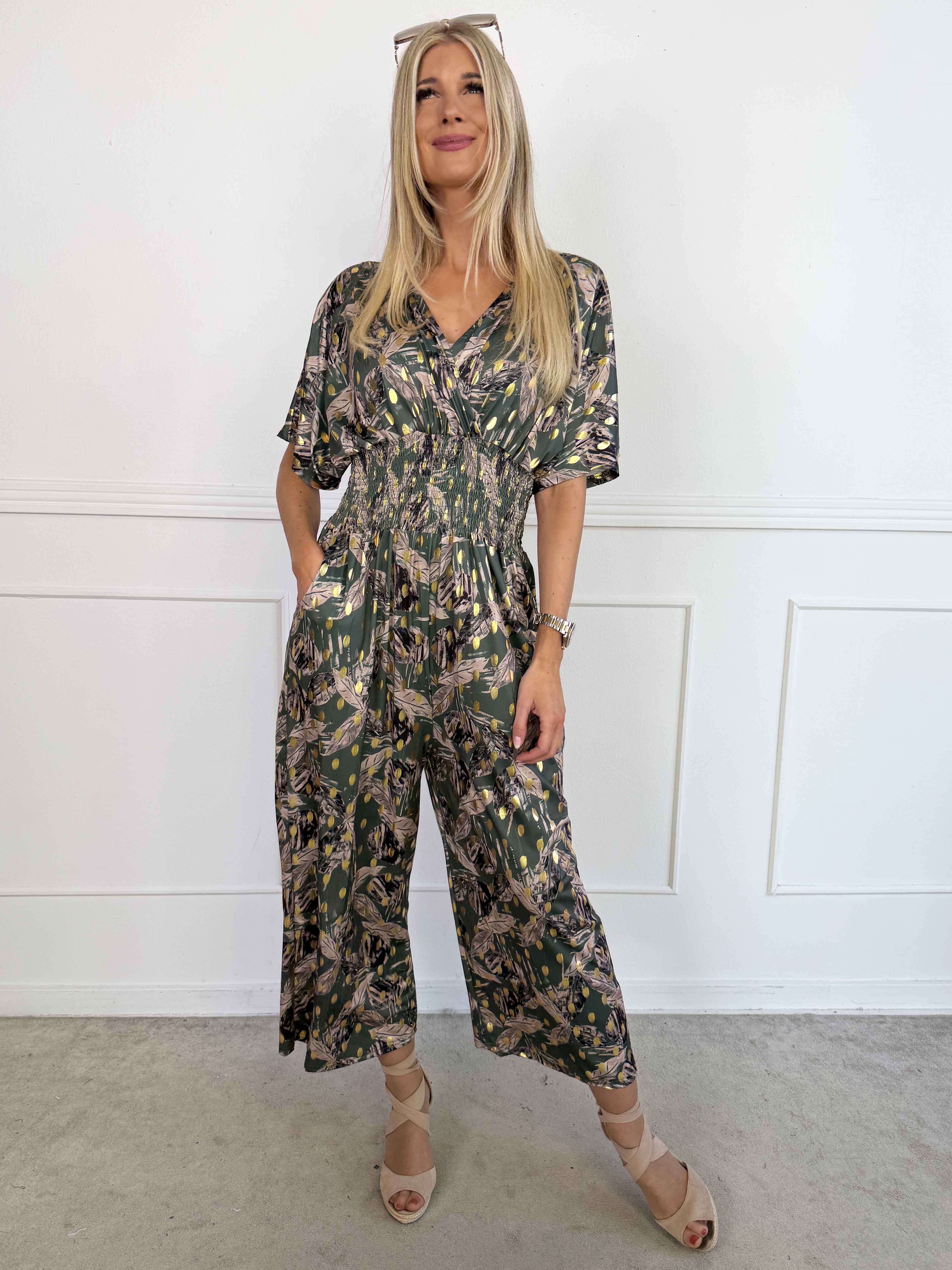 Pams Leafage Jumpsuit - Elastisk buksedragt i bladmønster med guld dutter