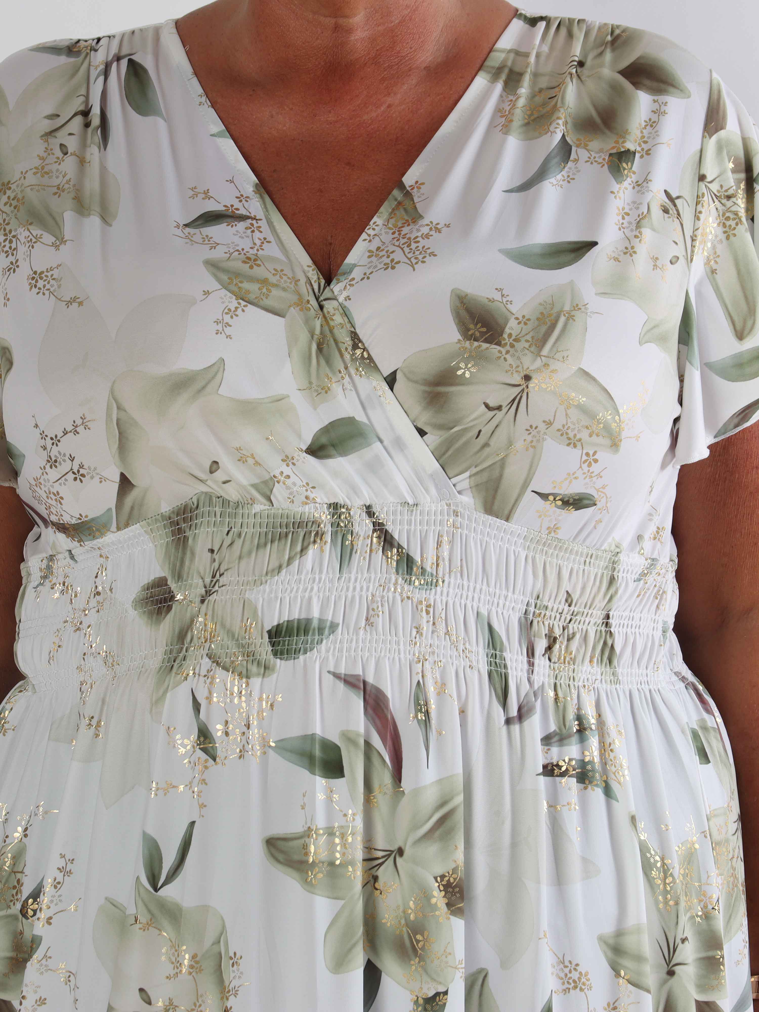 Pams Lilies - Elastisk plus size kjole med lilje motiver og guld detaljer