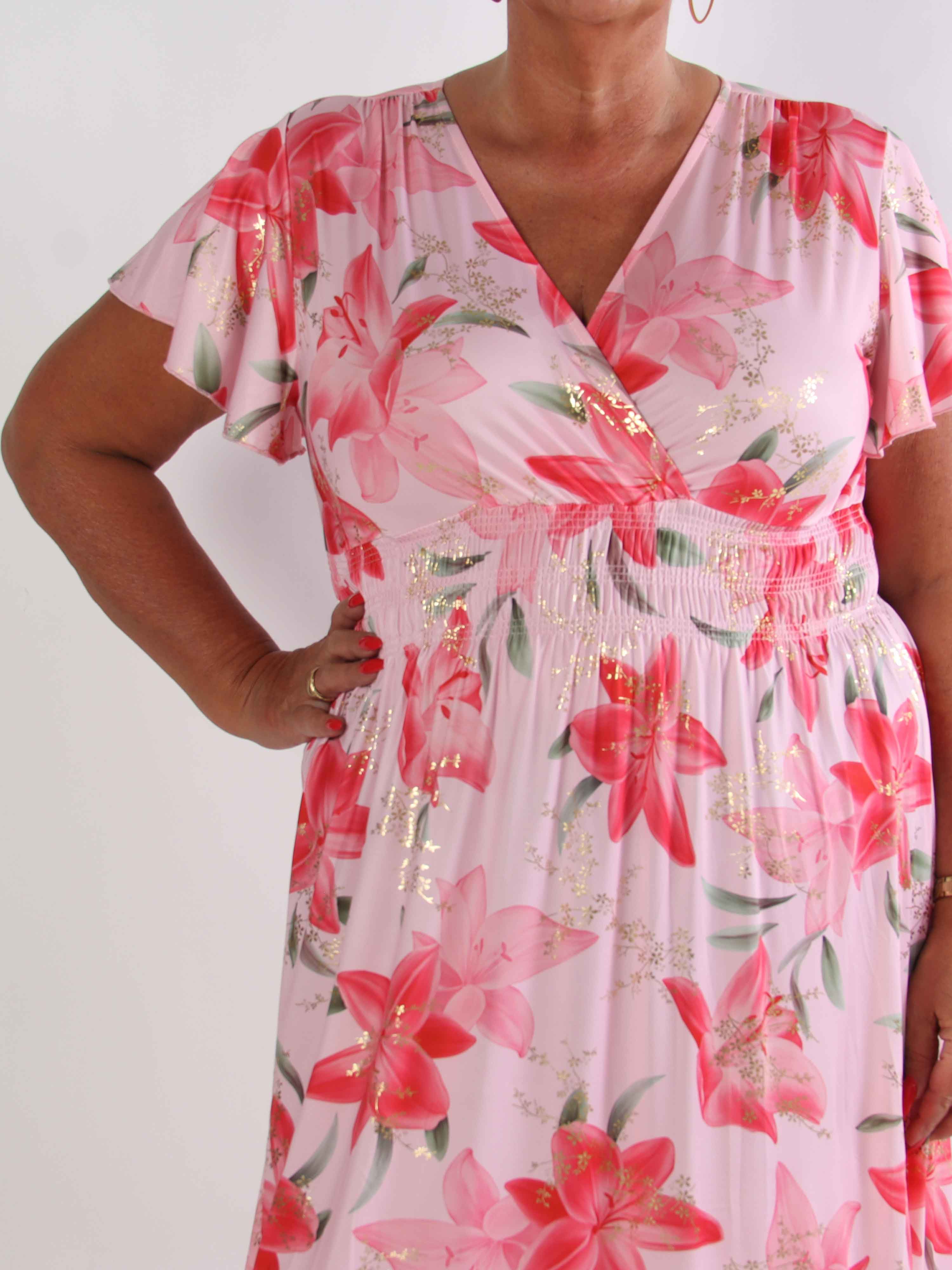 Pams Lilies - Elastisk plus size kjole med lilje motiver og guld detaljer