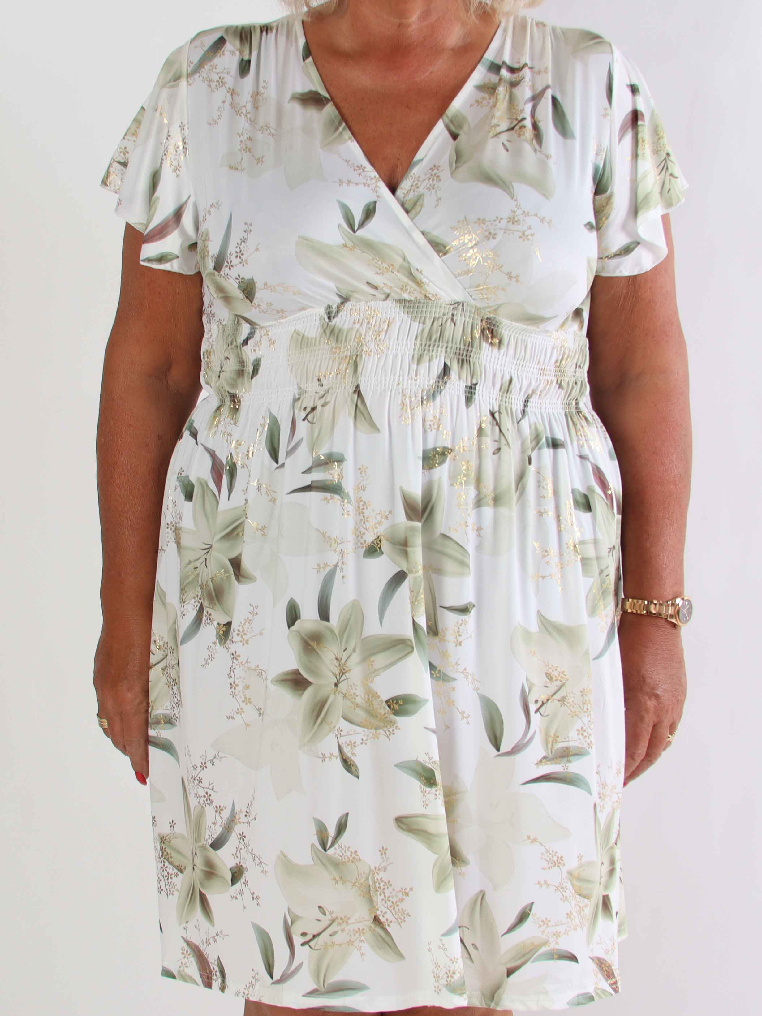 Pams Lilies Short - Kort elastisk plus size kjole med lilje motiver og guld detaljer