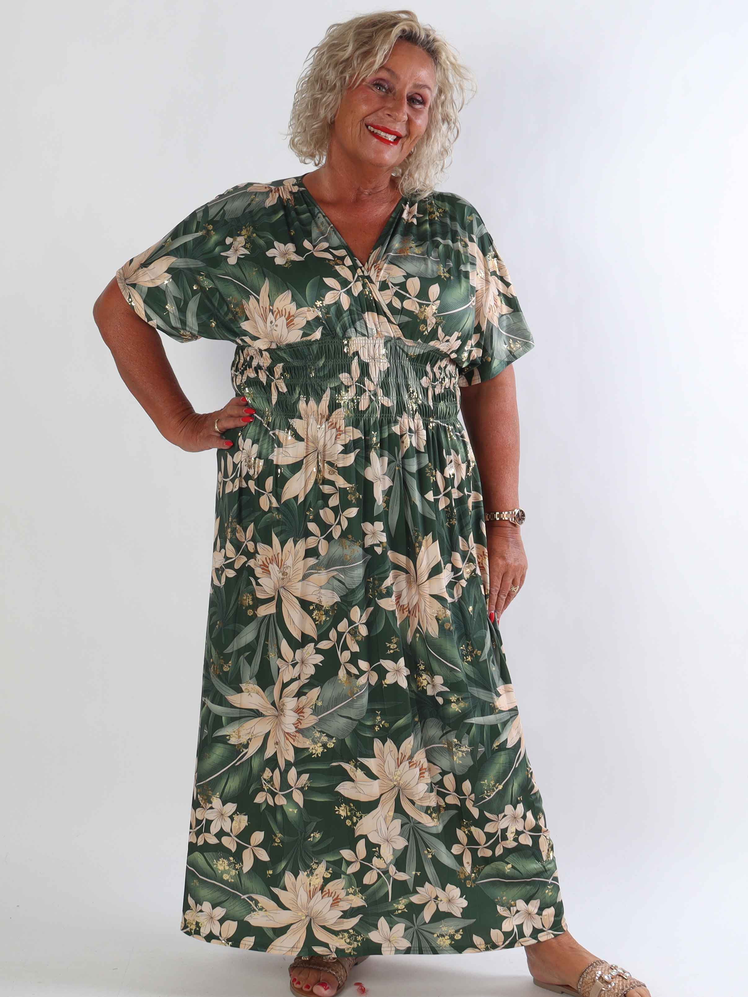 Pams New Leaf - Lang plus size kjole med blomsterprint og guld detaljer