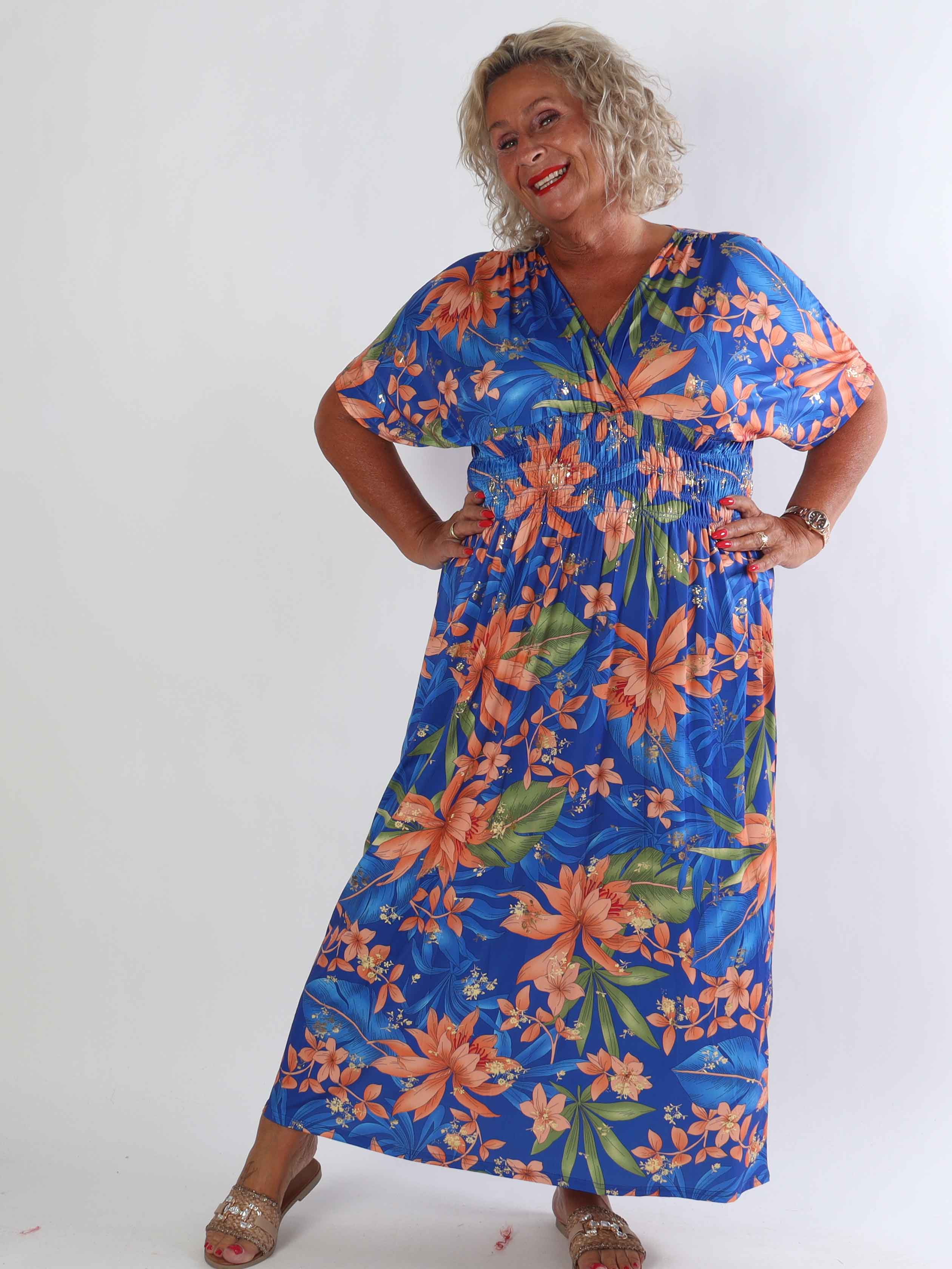 Pams New Leaf - Lang plus size kjole med blomsterprint og guld detaljer