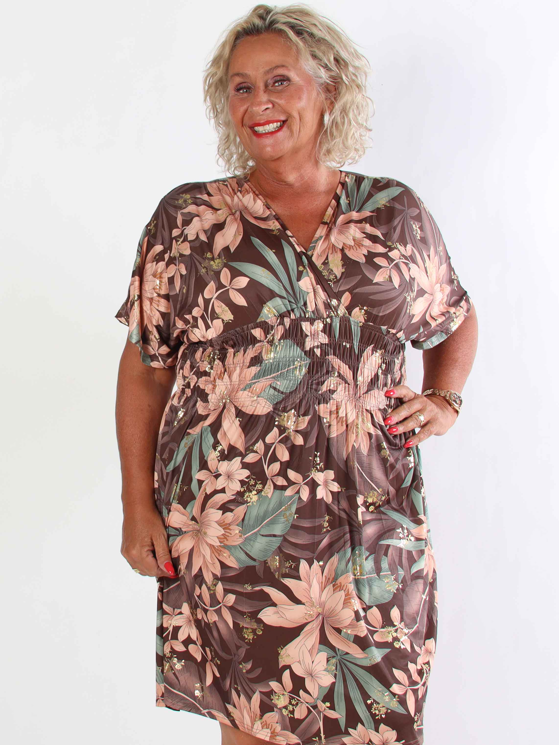 Pams New Leaf Short - Plus size kjole med farvet blomsterprint og guld detaljer