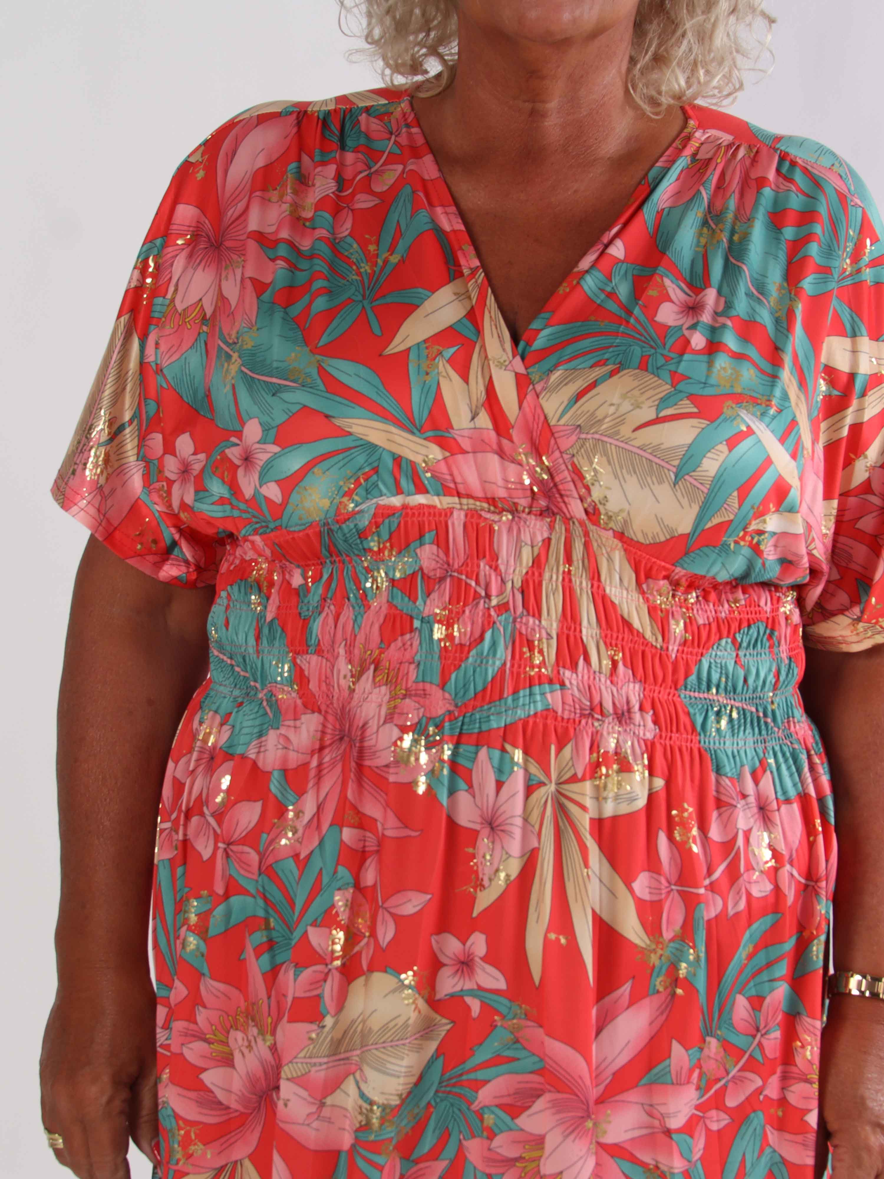 Pams New Leaf Short - Plus size kjole med farvet blomsterprint og guld detaljer