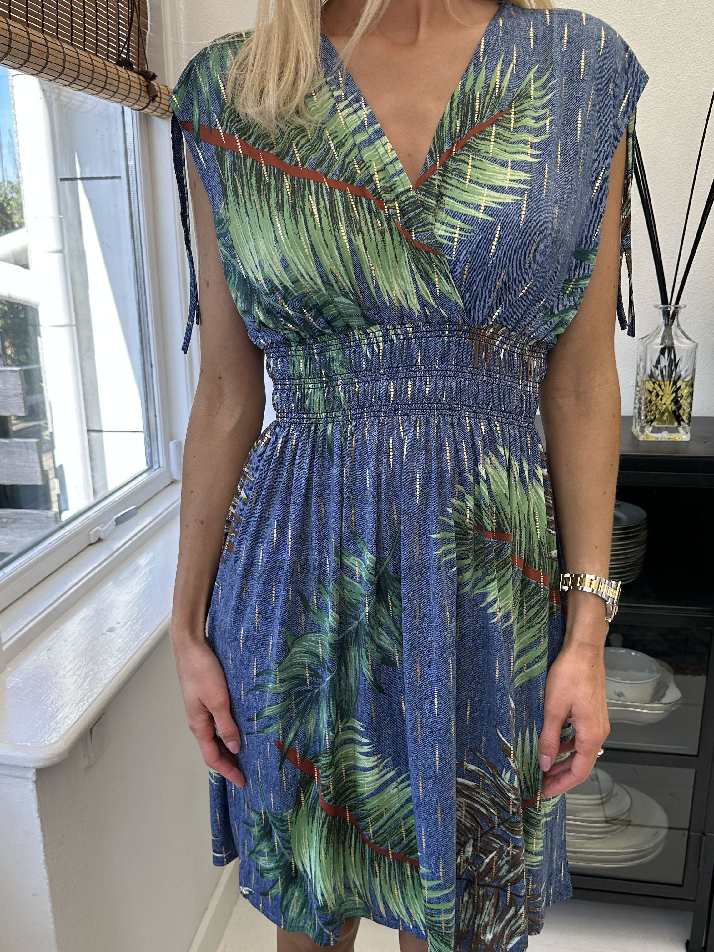 Pams palm Short - Kort elastisk kjole i krølfrit stof