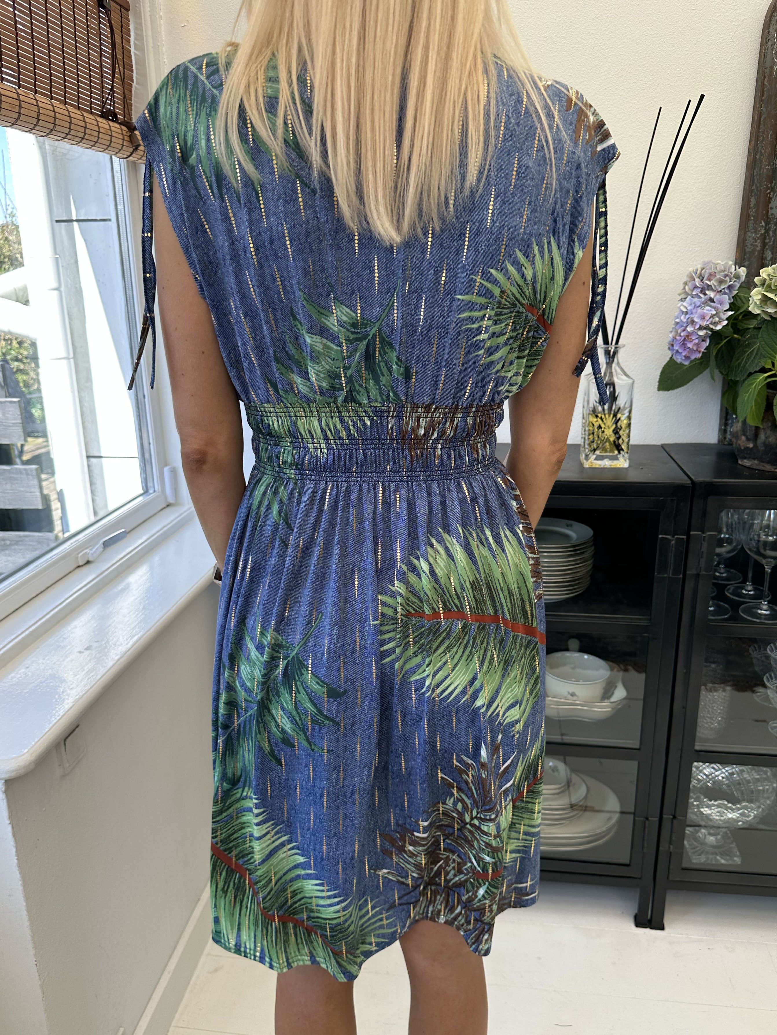 Pams palm Short - Kort elastisk kjole i krølfrit stof