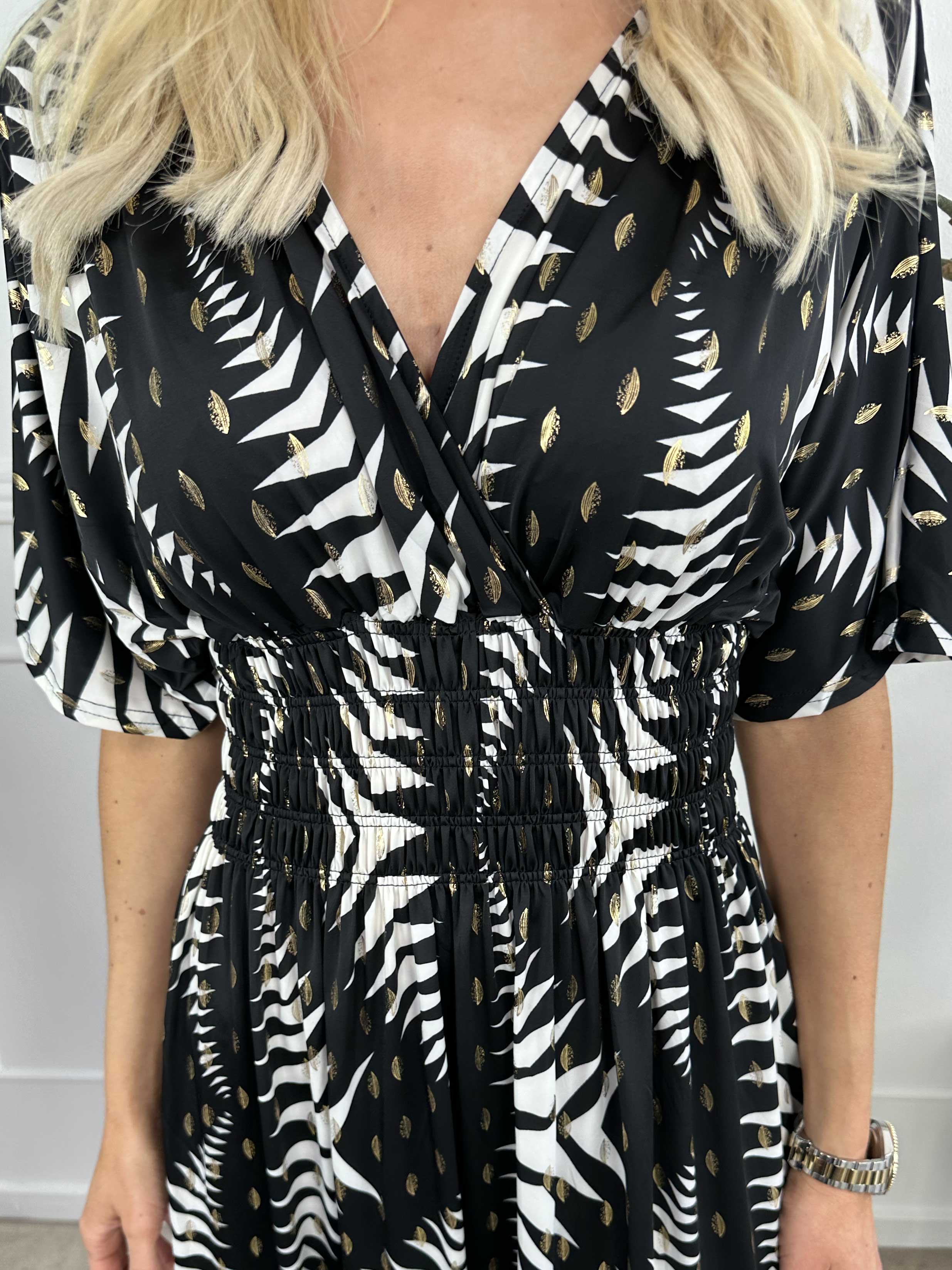 Pams Pattern - Lang elastisk kjole i krølfrit stof