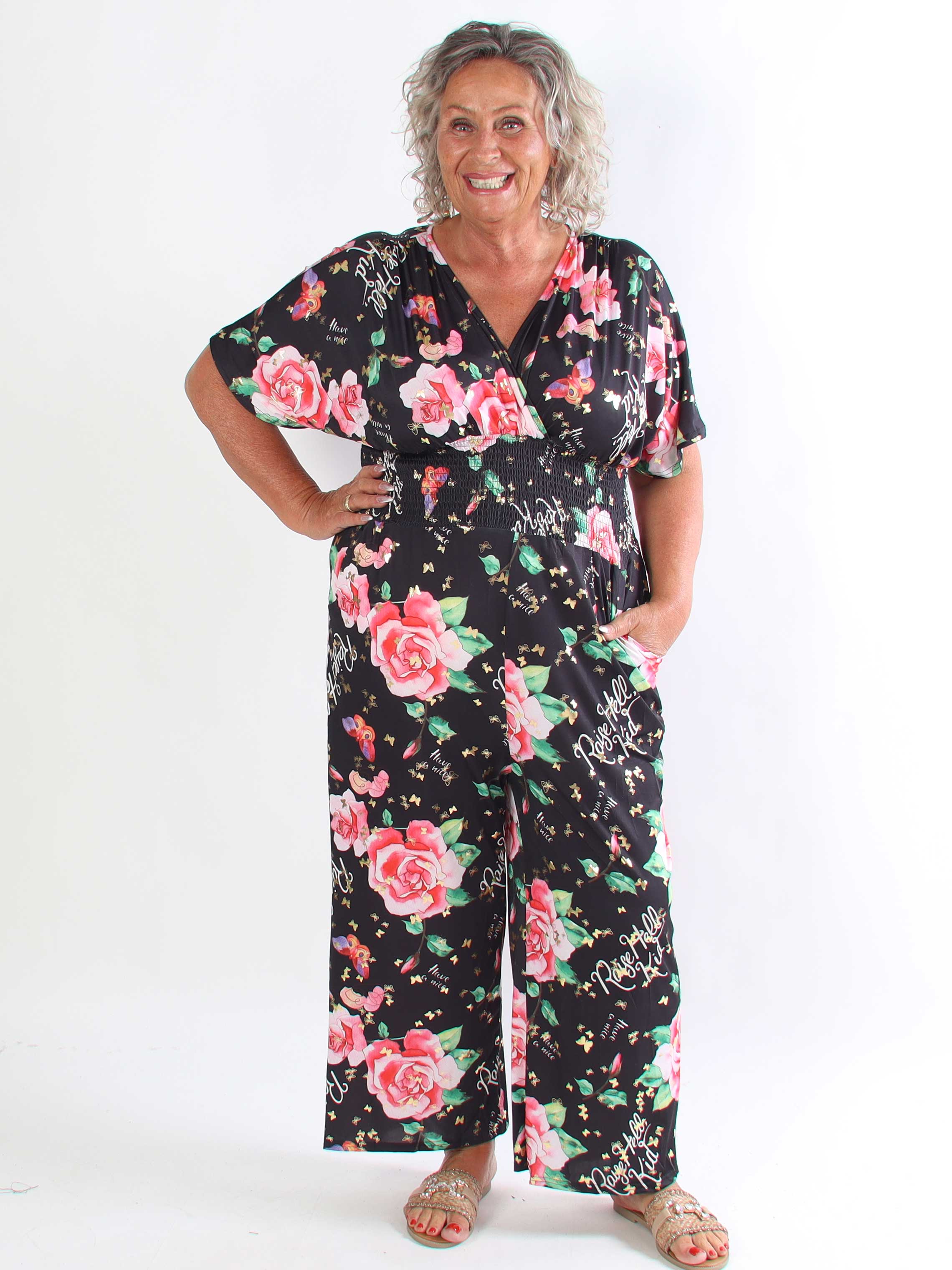 Pams Raise Jumpsuit - Plus size buksedragt med blomsterr og guldsommerfugle