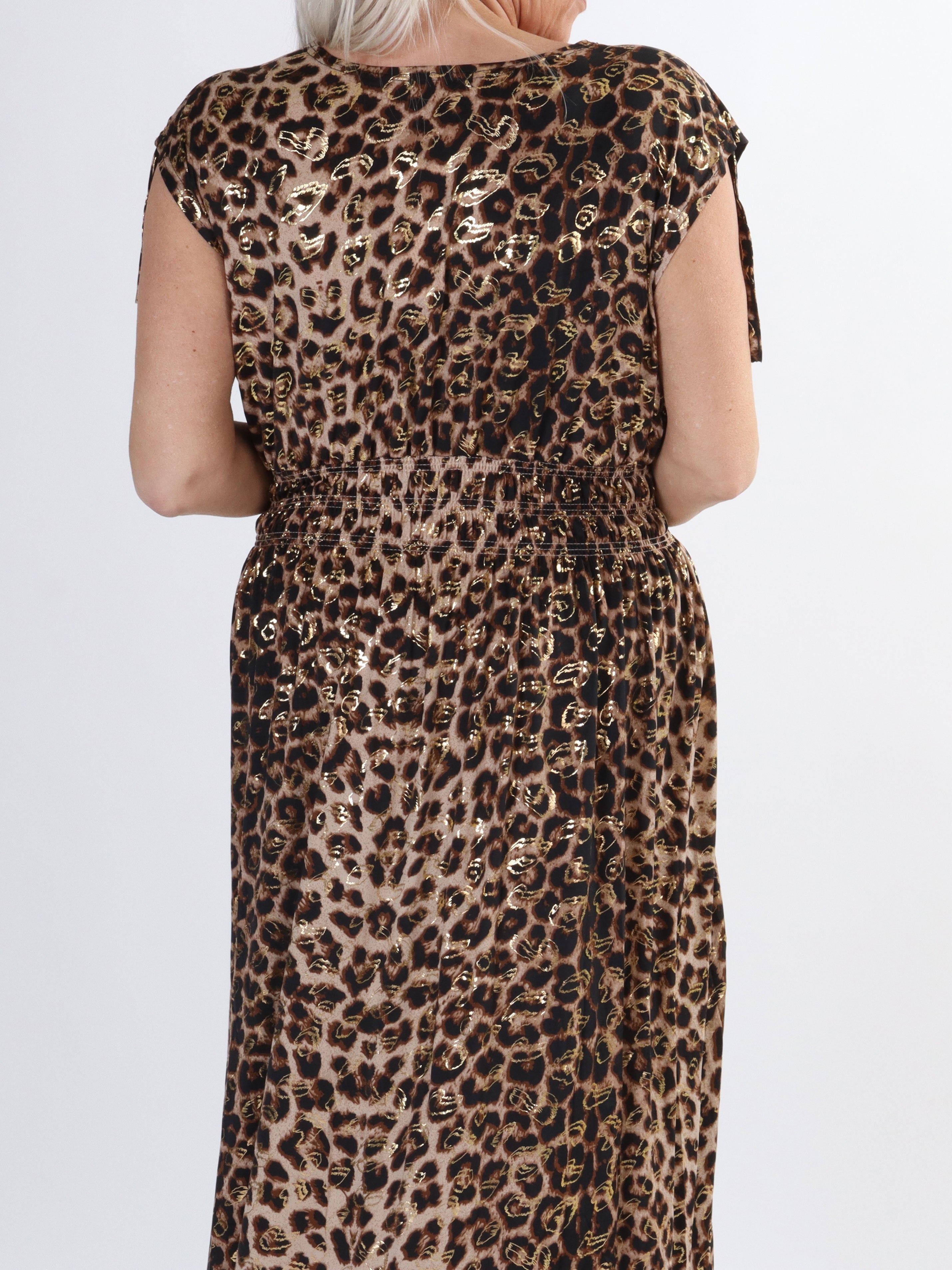 Pams Leo Sleeveless - Lang plus size elastisk kjole i krølfrit stof