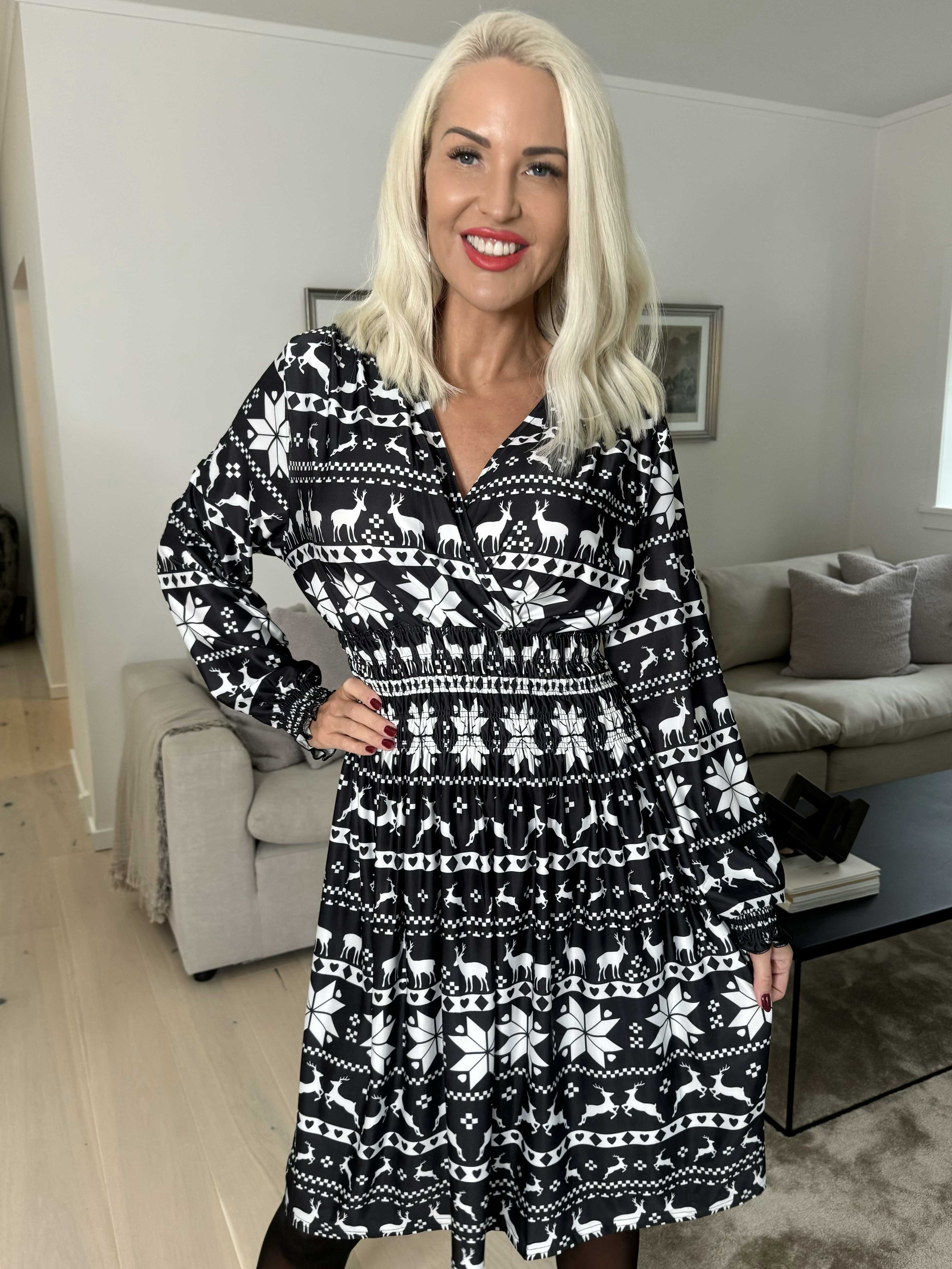 Pams Snow Short L/S - Elastisk kjole med juleprint