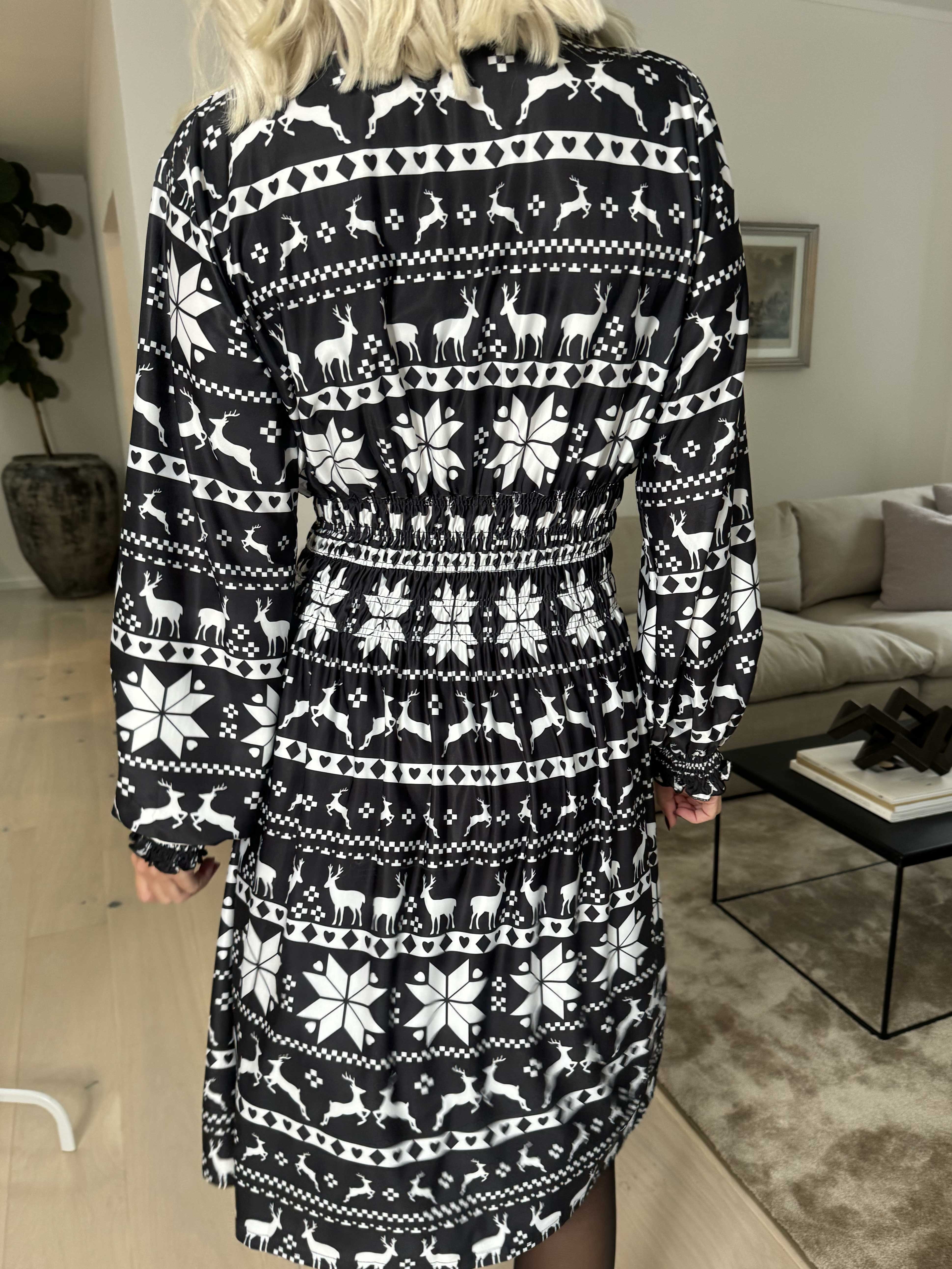 Pams Snow Short L/S - Elastisk kjole med juleprint