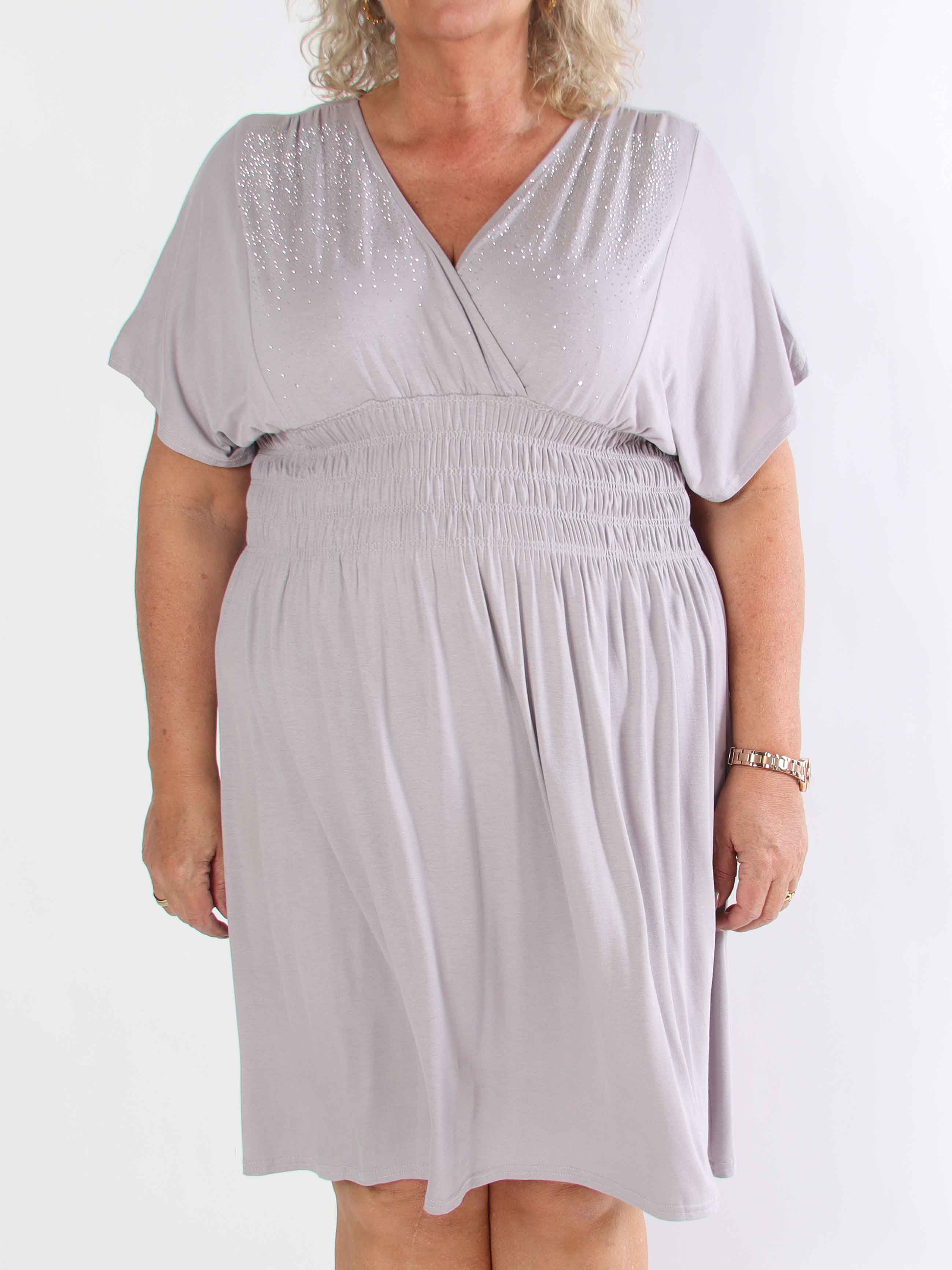 Pams Sparkle Viscose Short - Plus size kjole i viskose med similisten