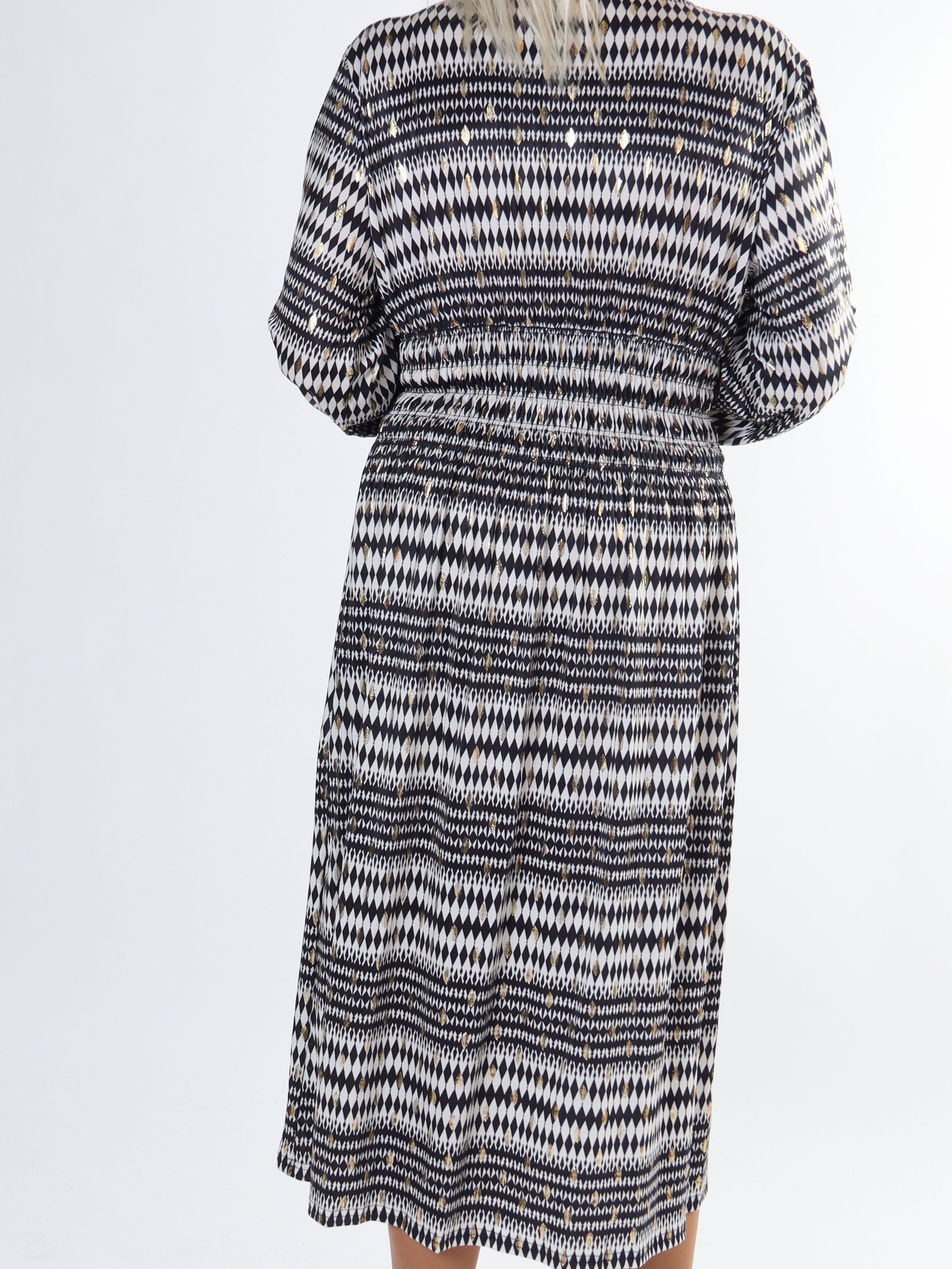 Pams Stripe Midi L/S - Plus size mønstret kjole med gulddetaljer