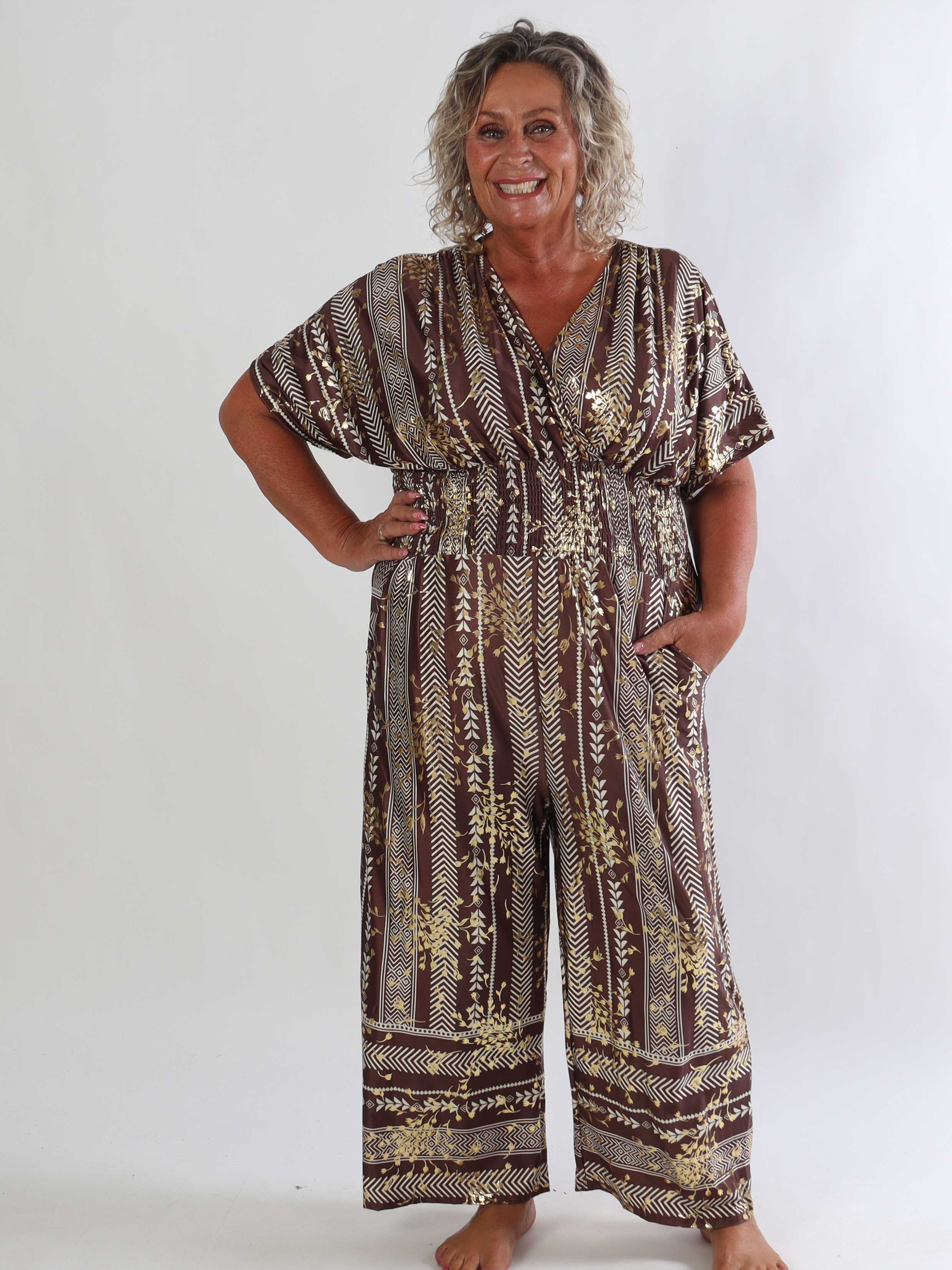 Pams Tribal Jumpsuit - Plus size mønstret buksedragt med små guld blomster