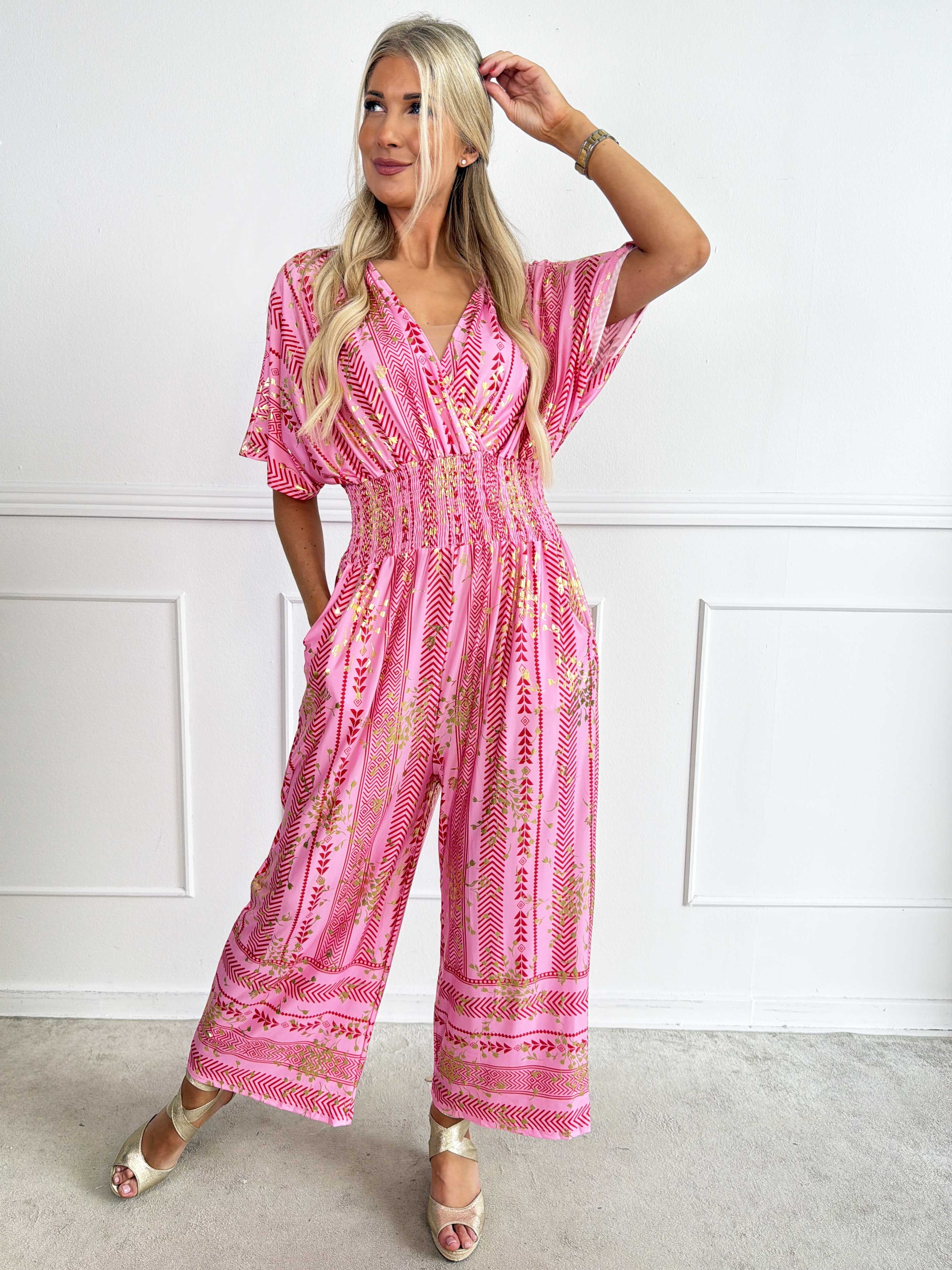 Pams Tribal Jumpsuit - Elastisk mønstret buksedragt med små guld blomster