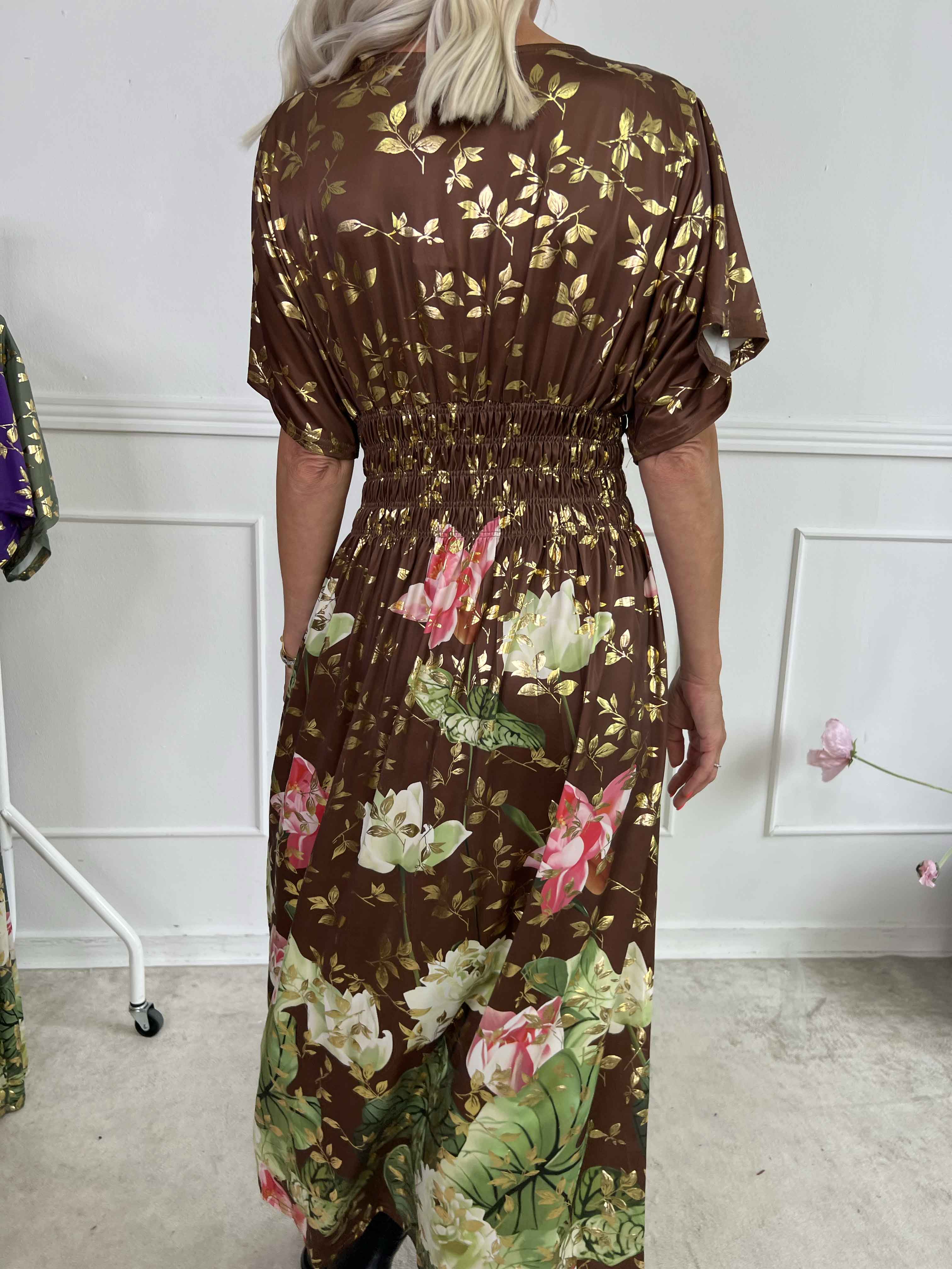 Pams Water Lily Midi - Elastisk kjole med blomsterprint og guld blade