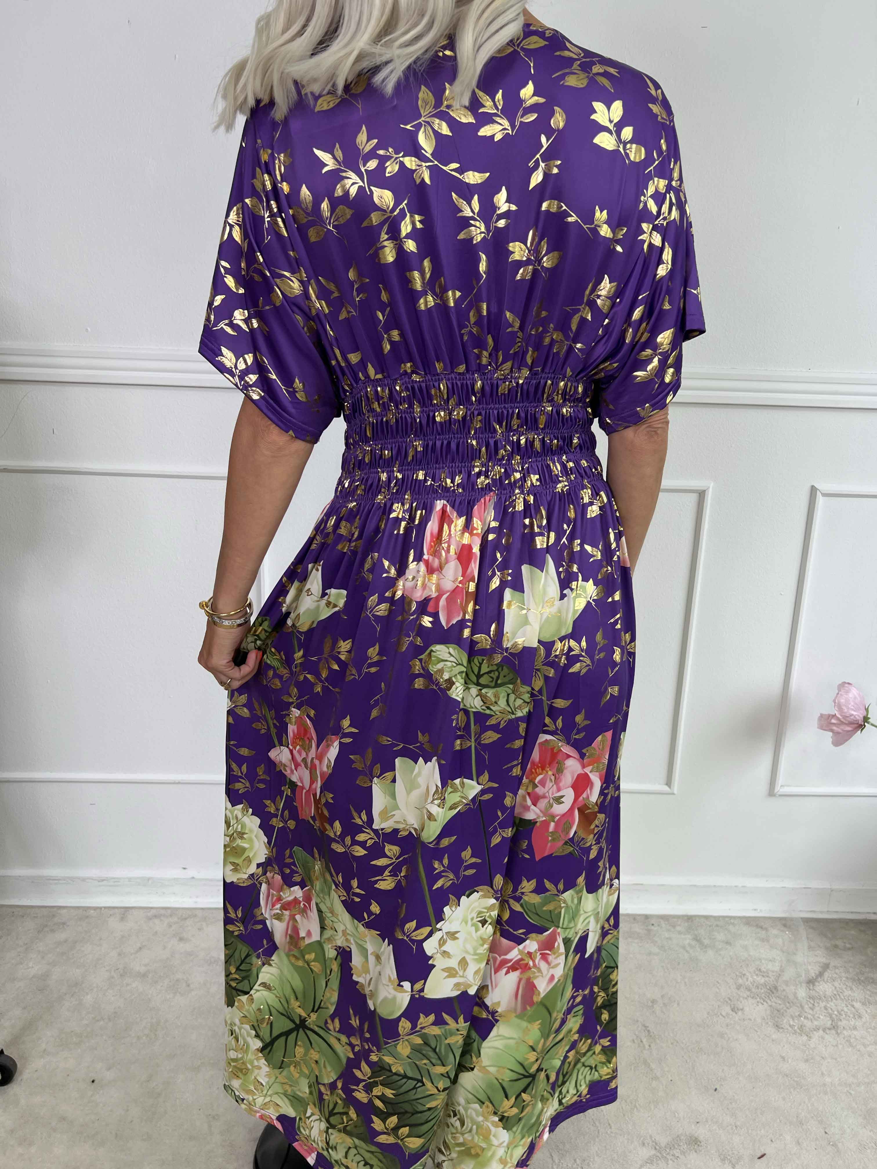 Pams Water Lily Midi - Elastisk kjole med blomsterprint og guld blade