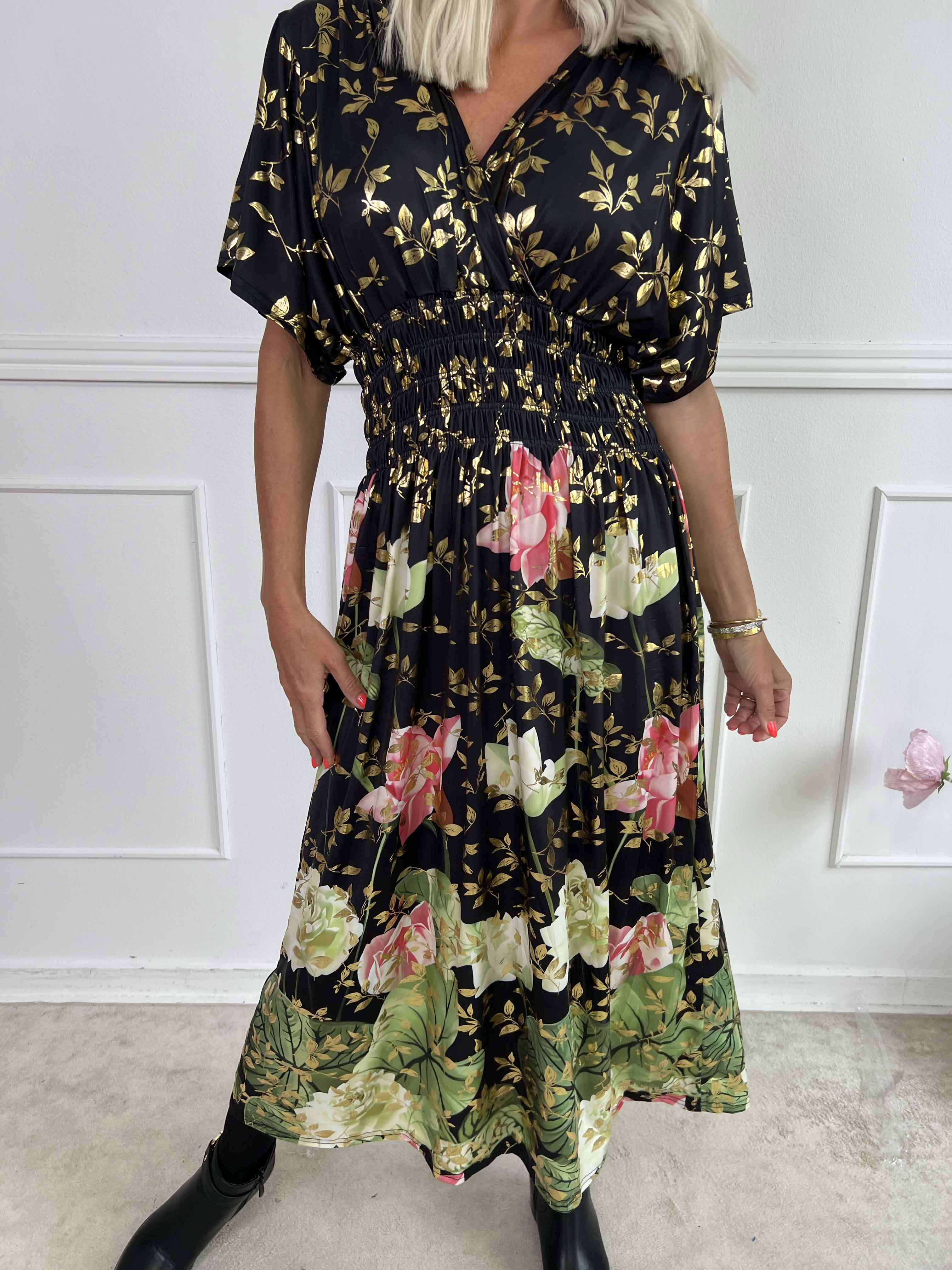 Pams Water Lily Midi - Elastisk kjole med blomsterprint og guld blade