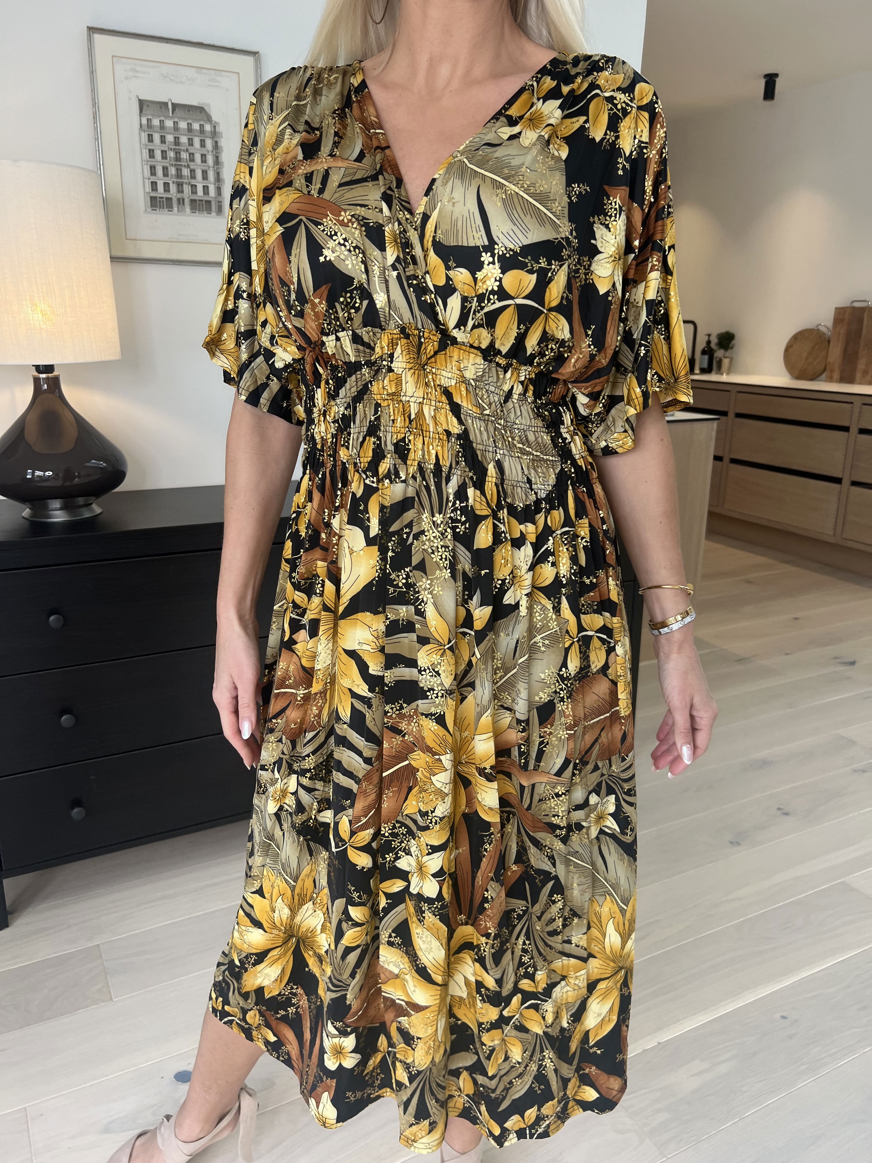 Pams Midi - Elastisk blomstret kjole i krølfrit stof