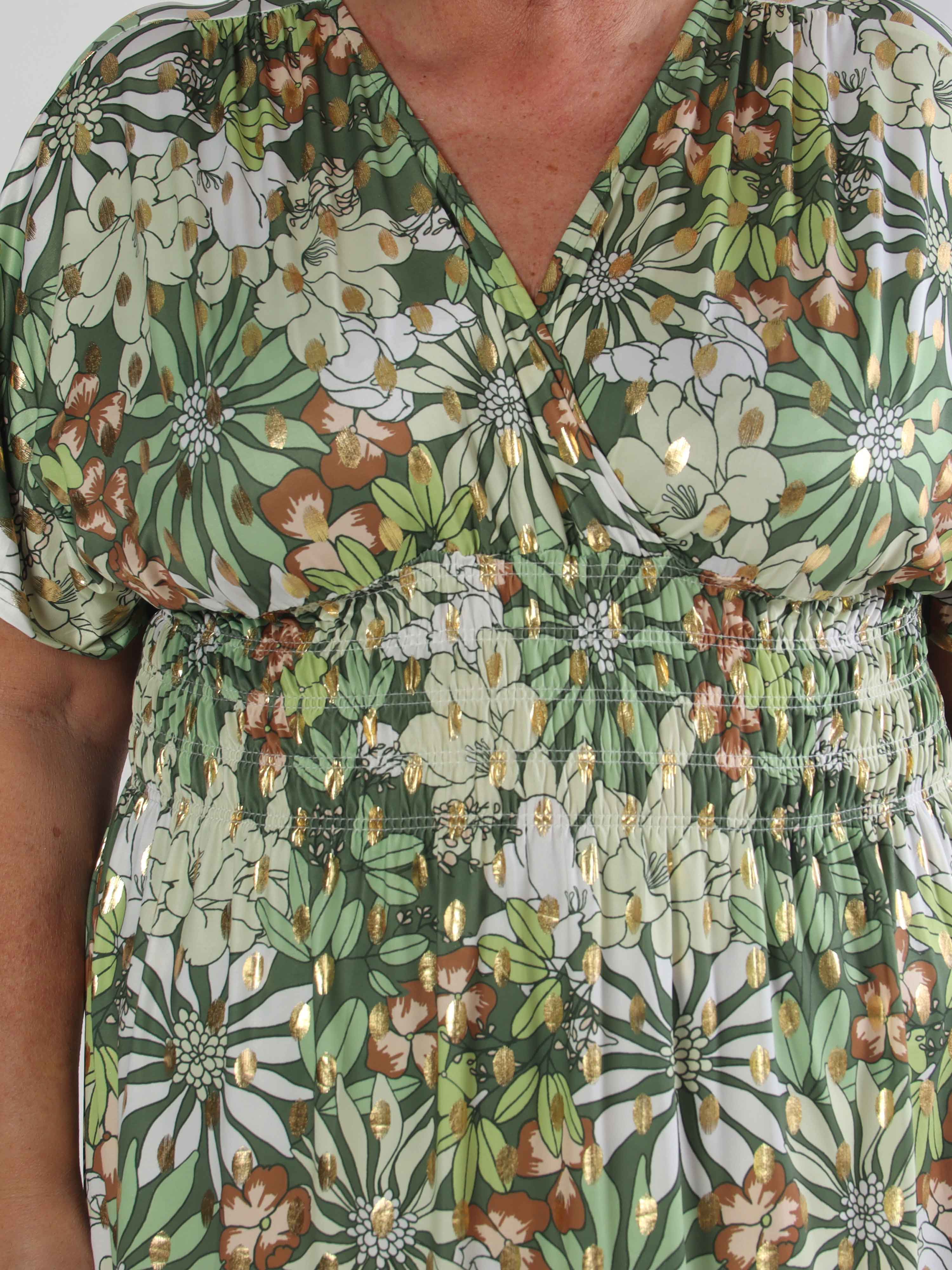 Pams Bloomfall Short - Elastisk plus size kjole med blomstermotiver og guld dutter