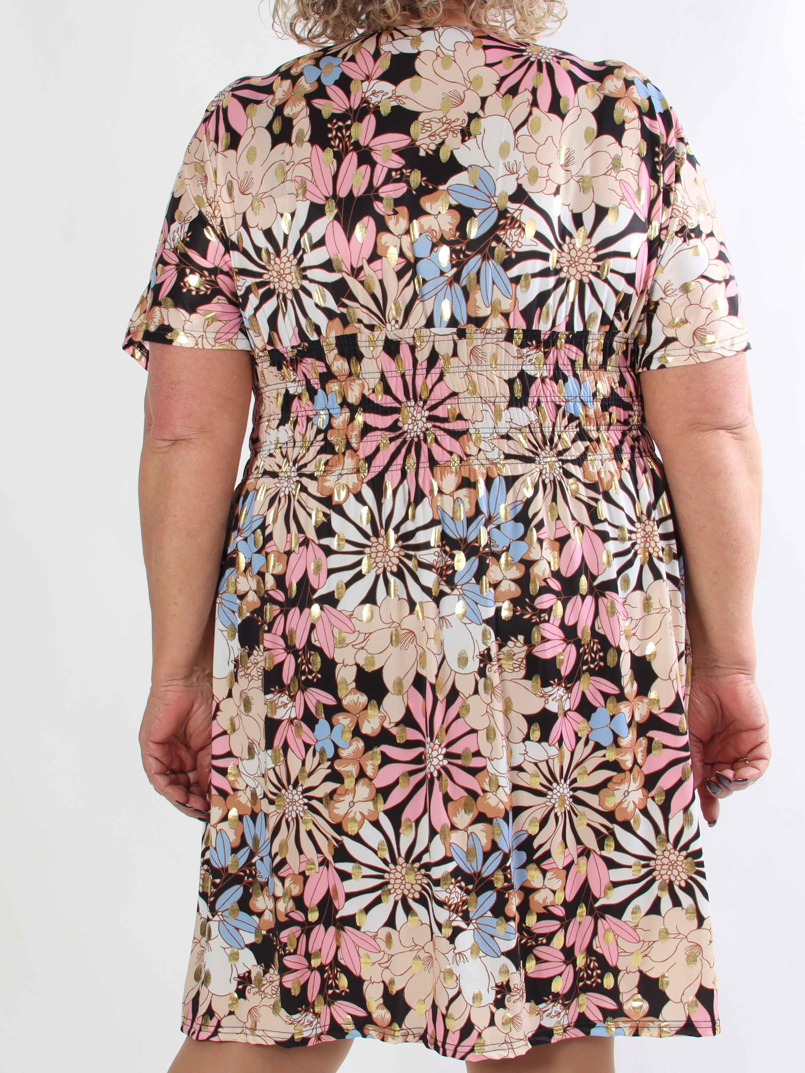 Pams Bloomfall Short - Elastisk plus size kjole med blomstermotiver og guld dutter