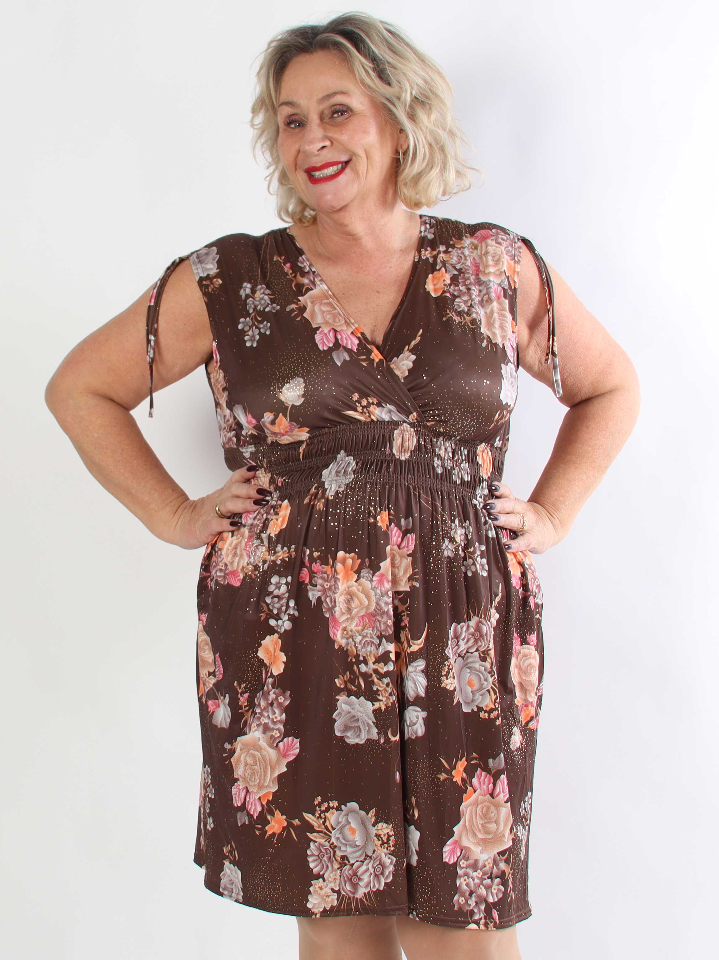 Pams Bouquet Short - Kort plus size kjole med blomster og guld støv