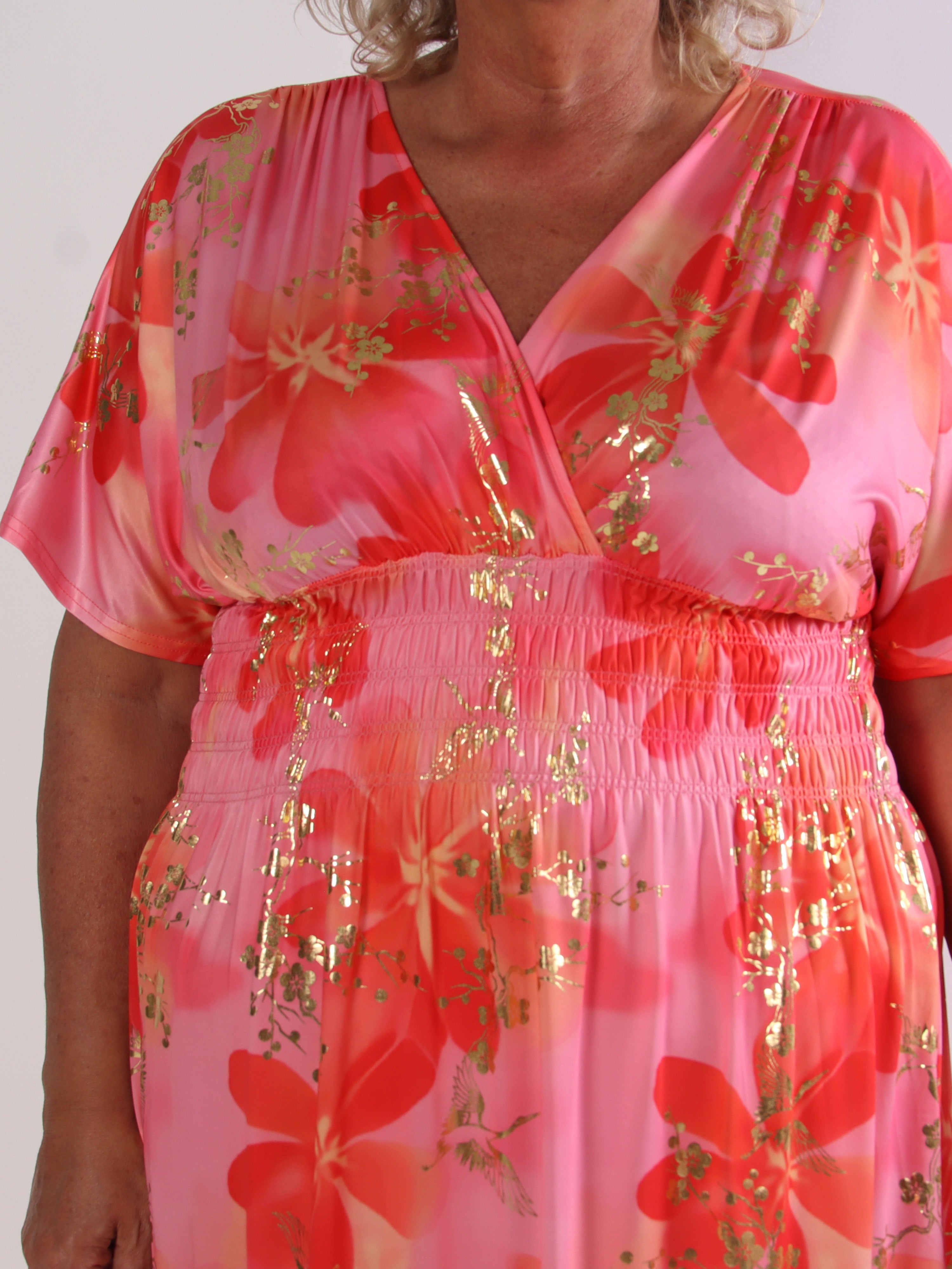 Pams Fleur - Plus size elastisk kjole med smock og japansk inspireret gulddetaljer