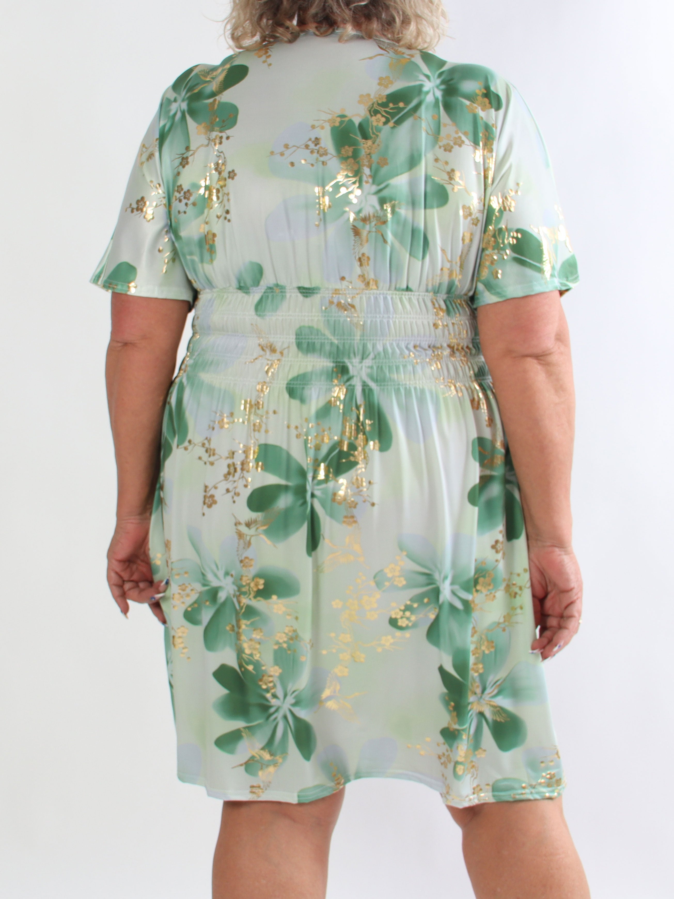 Pams Fleur Short - Plus size kjole med smock og japansk inspireret gulddetaljer