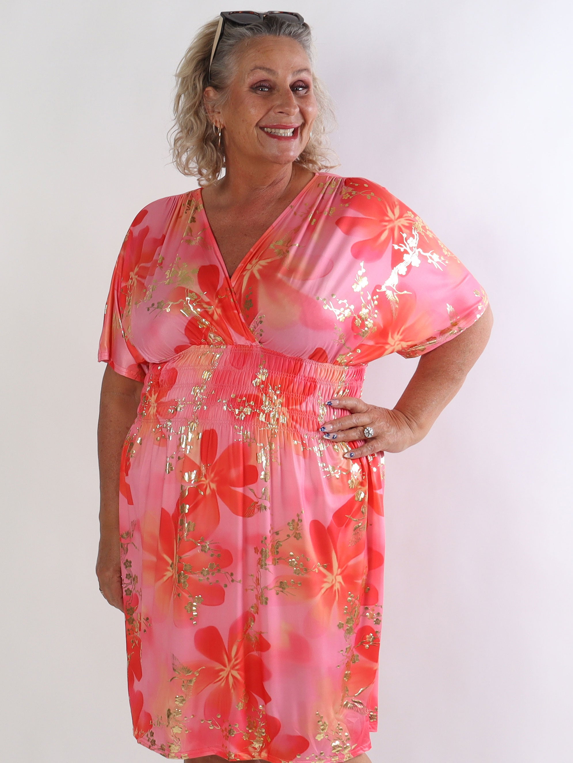 Pams Fleur Short - Plus size kjole med smock og japansk inspireret gulddetaljer