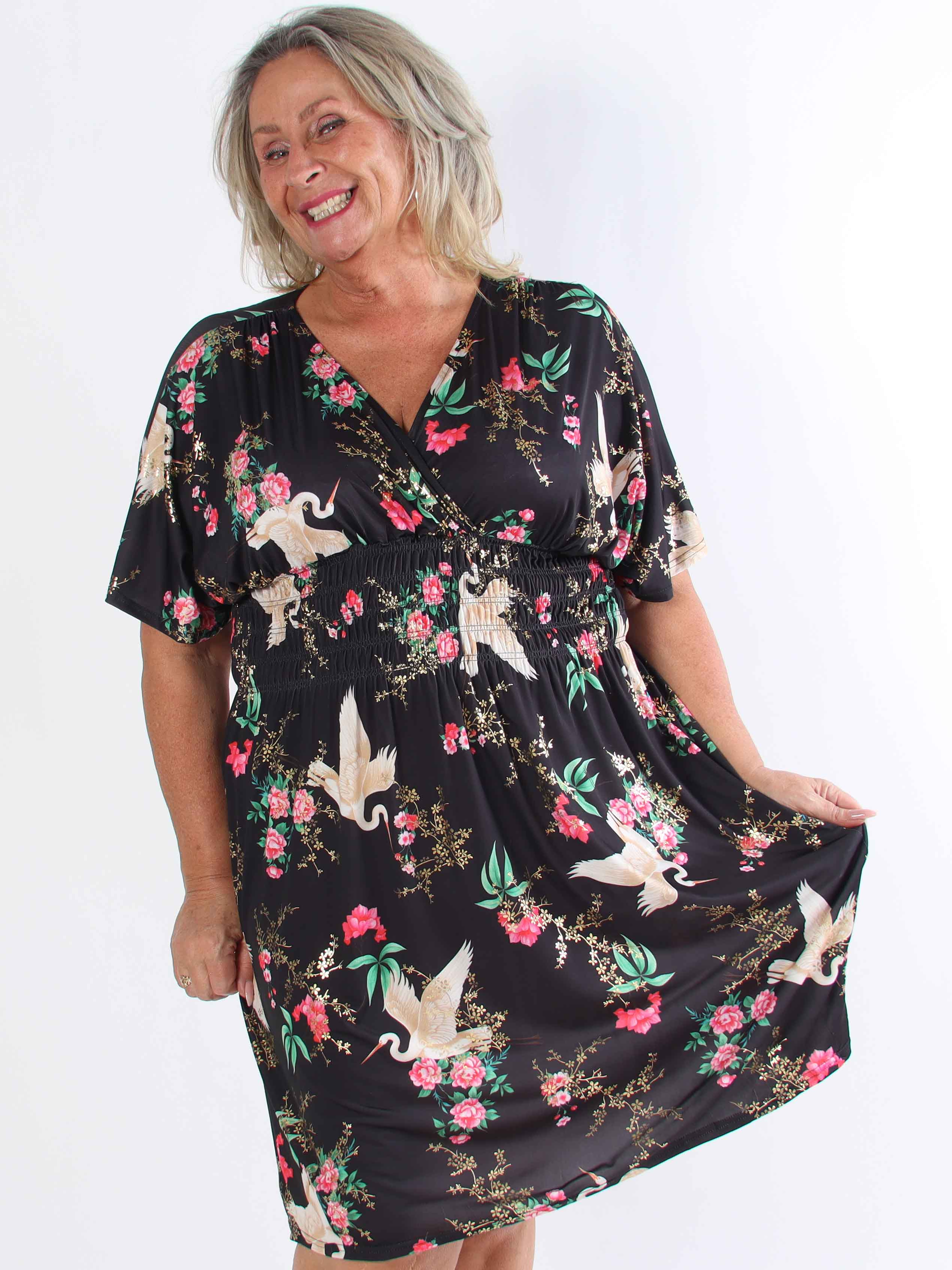 Pams Fly Short - Elastisk plus size kjole med blomster- og fugleprint