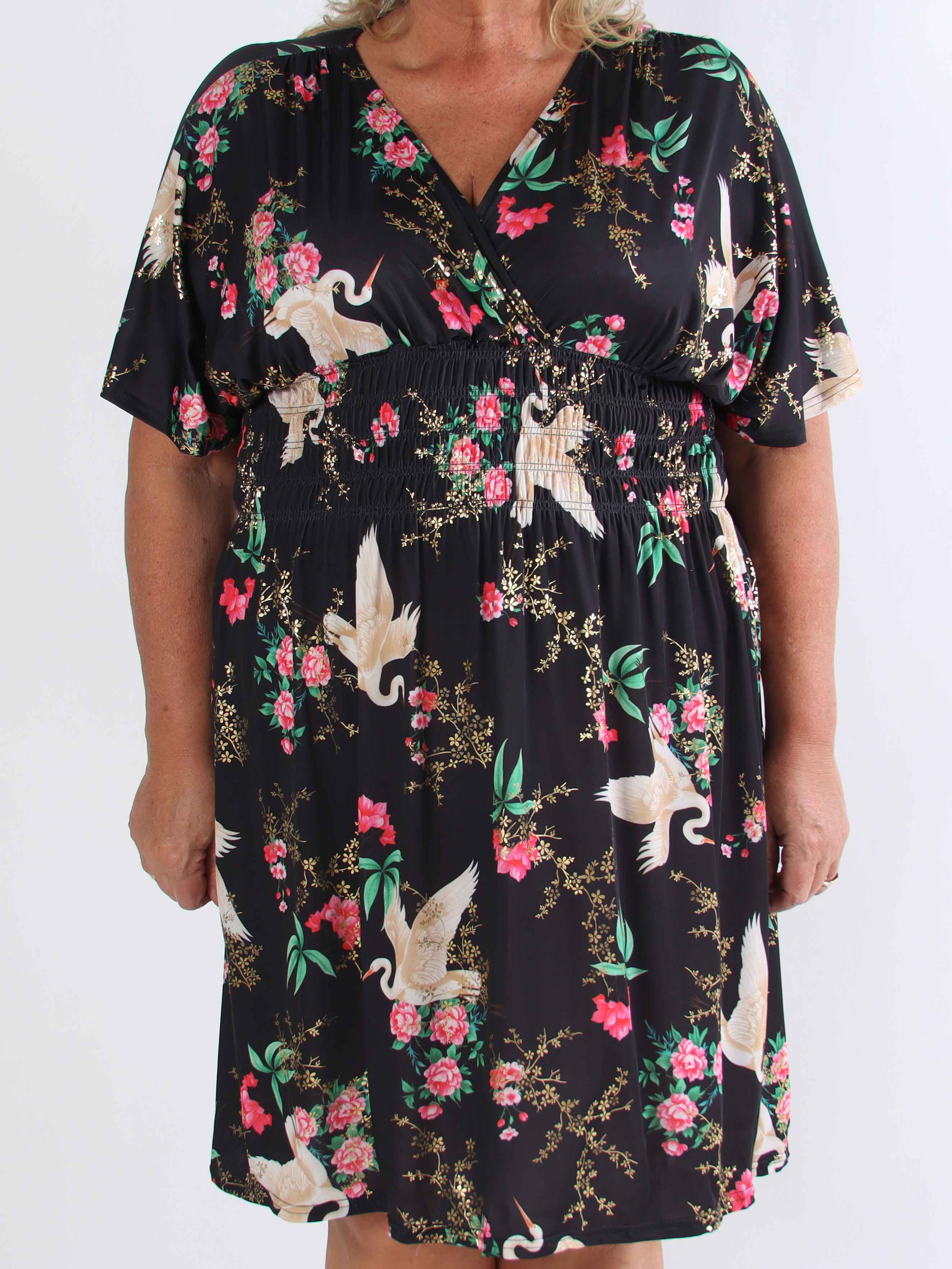 Pams Fly Short - Elastisk plus size kjole med blomster- og fugleprint