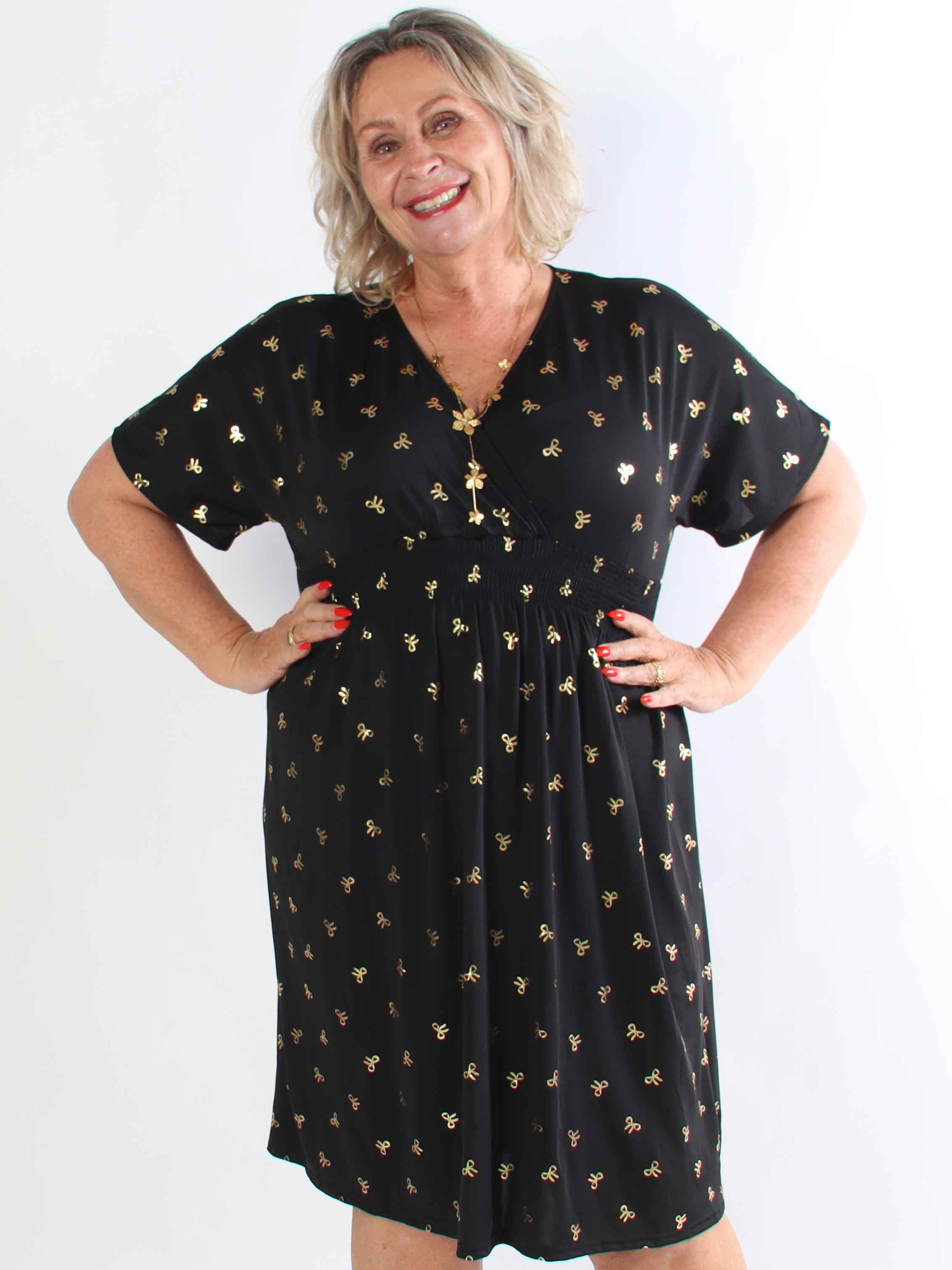Pams Gold Bow Short - Plus size kjole med smock i livet og fine guld sløjfer