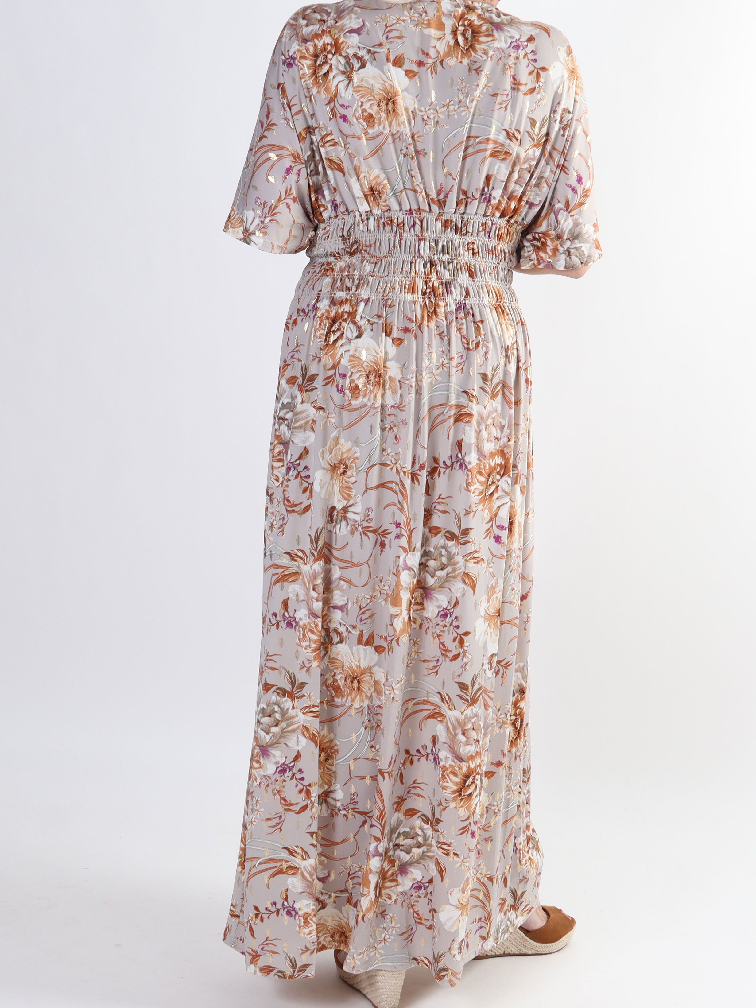 Pams Gold Flower - Lang elastisk plus size kjole i krølfrit stof