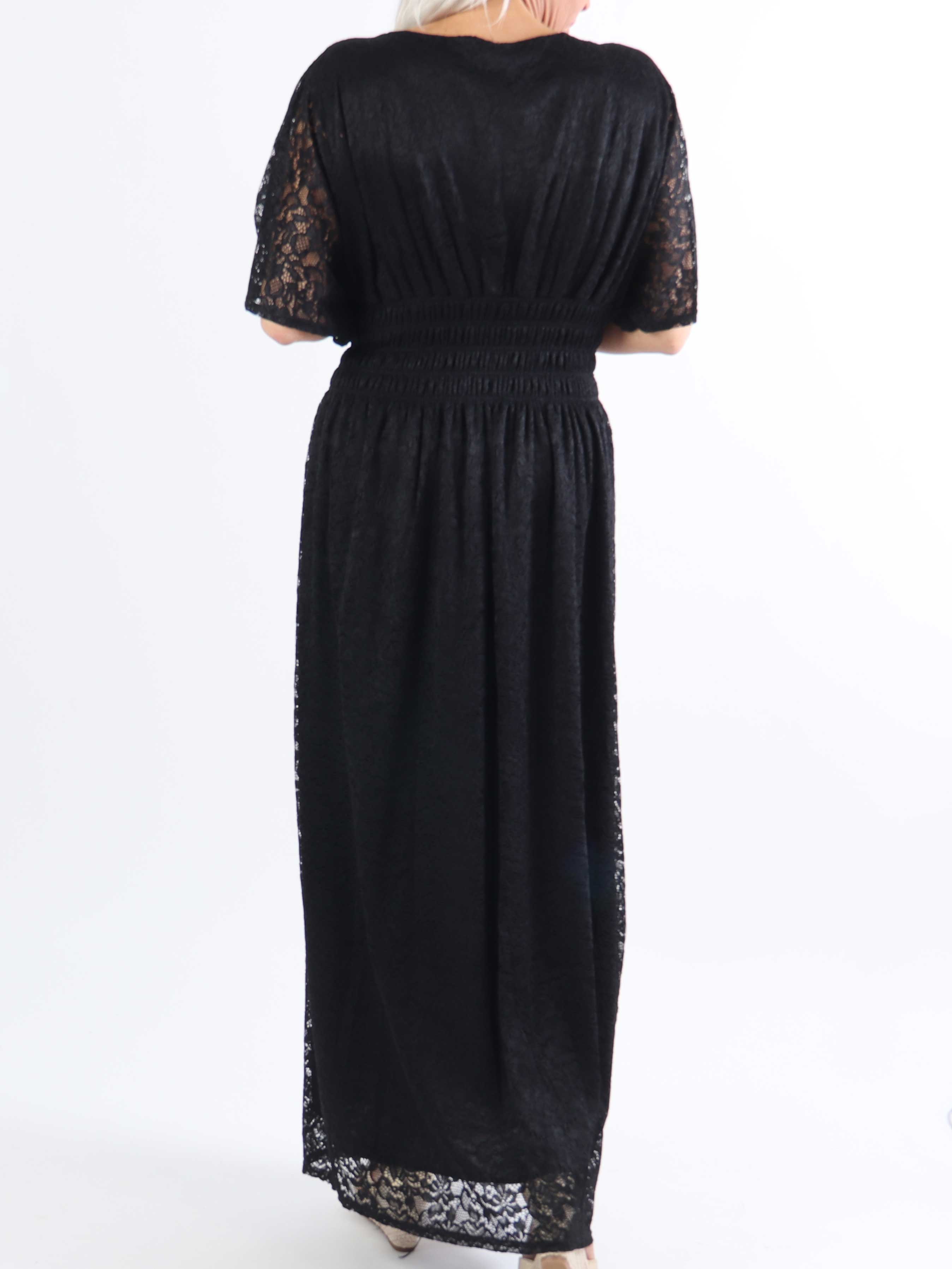 Pams Lace - Lang plus size kjole i blonde med smock under brystet