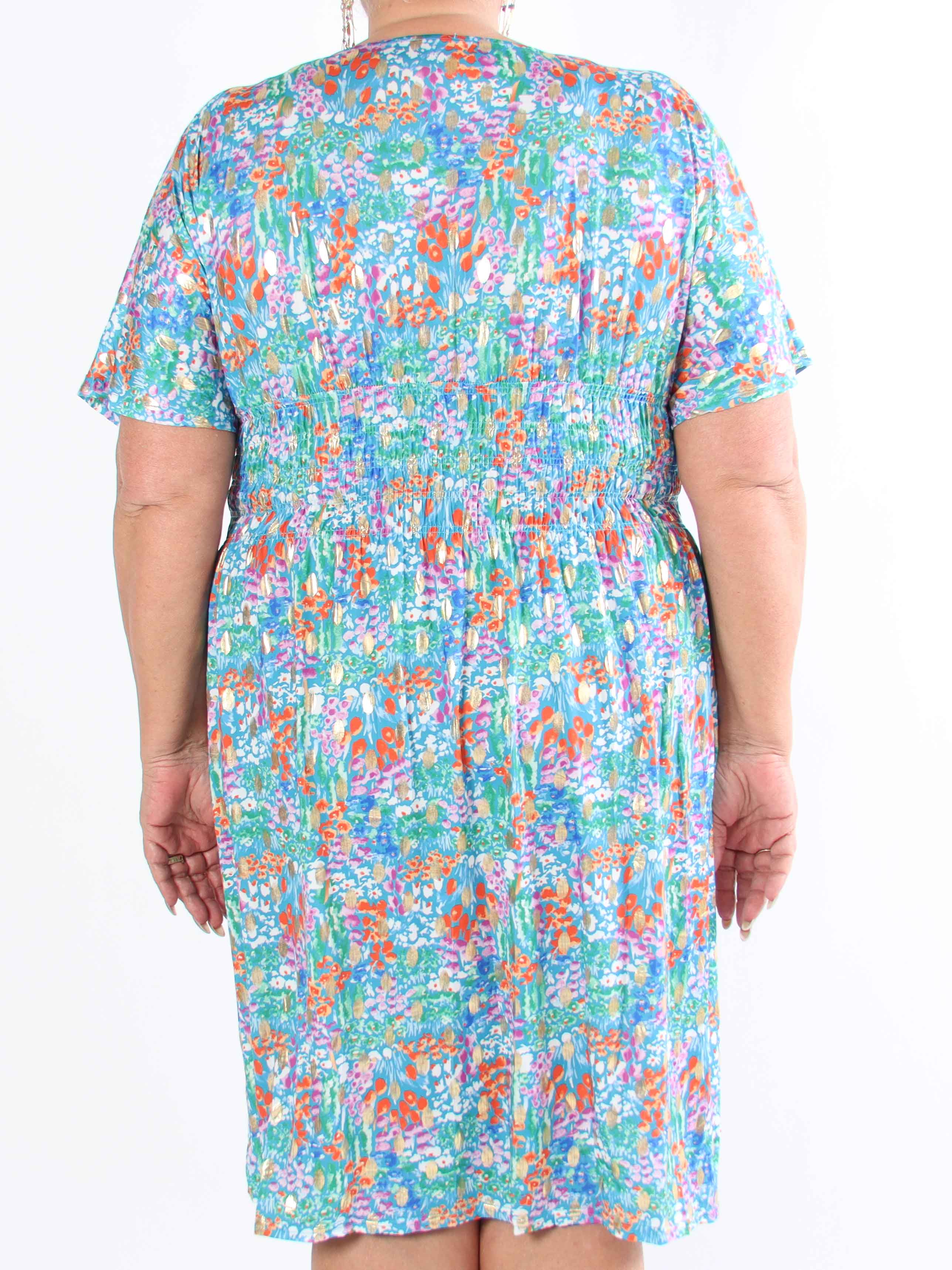Pams Multi Flower Short - Plus size kjole i blomsterprint med gulddetaljer