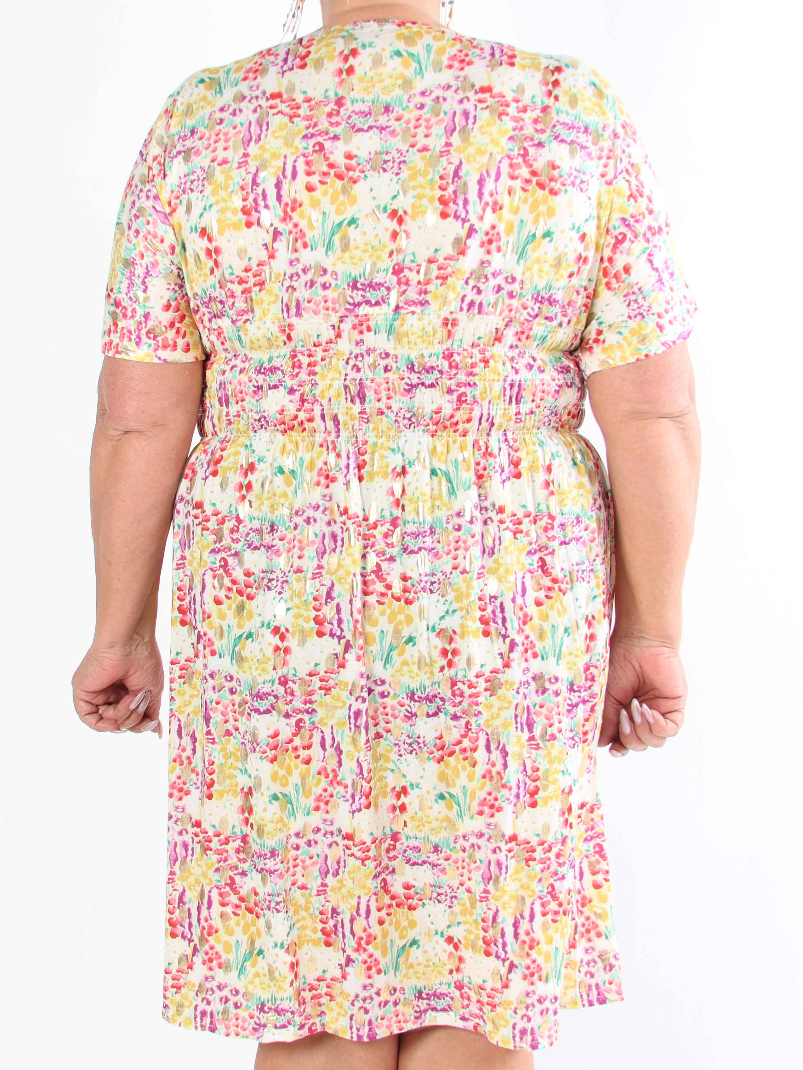 Pams Multi Flower Short - Plus size kjole i blomsterprint med gulddetaljer