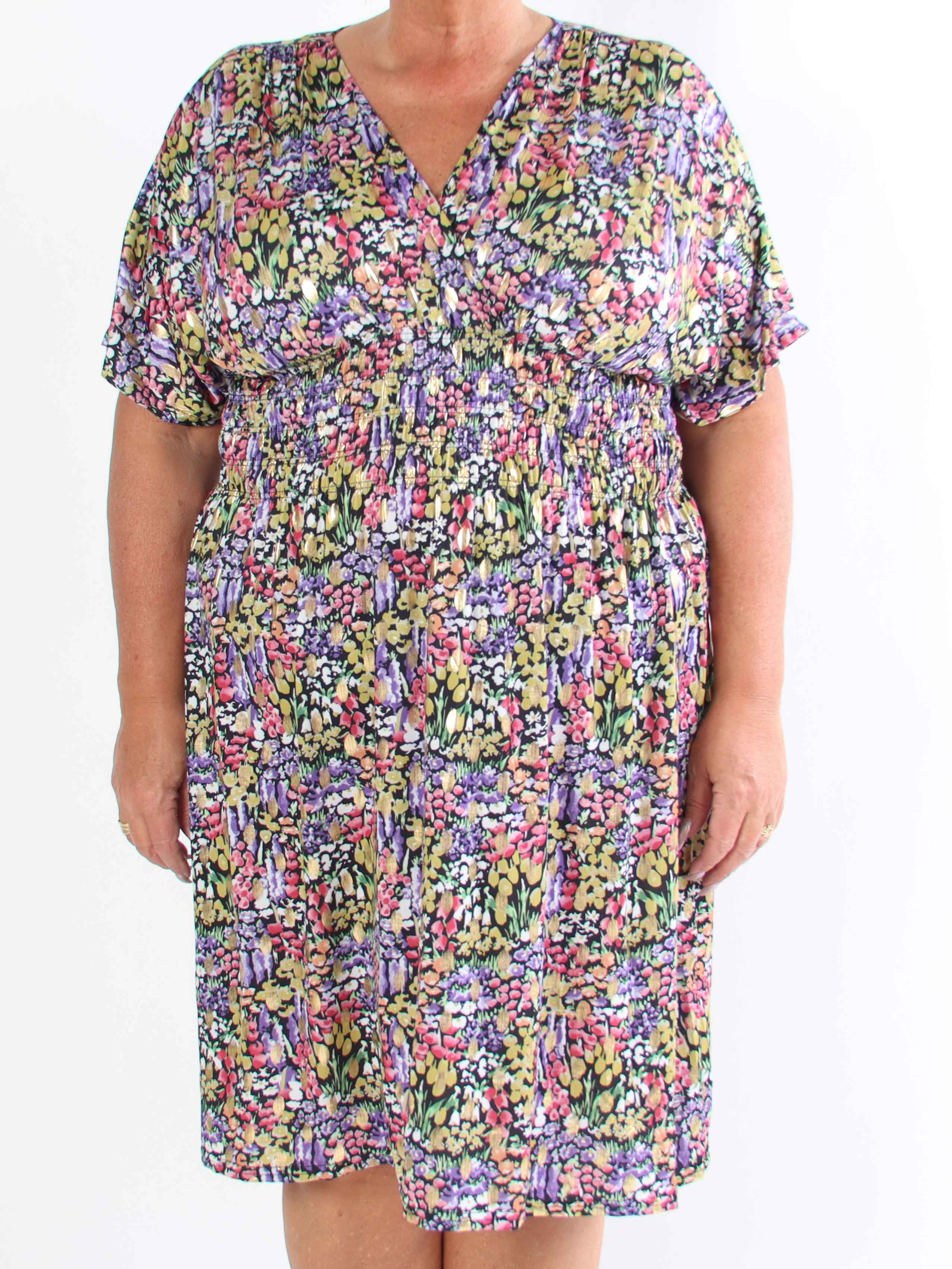 Pams Multi Flower Short - Plus size kjole i blomsterprint med gulddetaljer