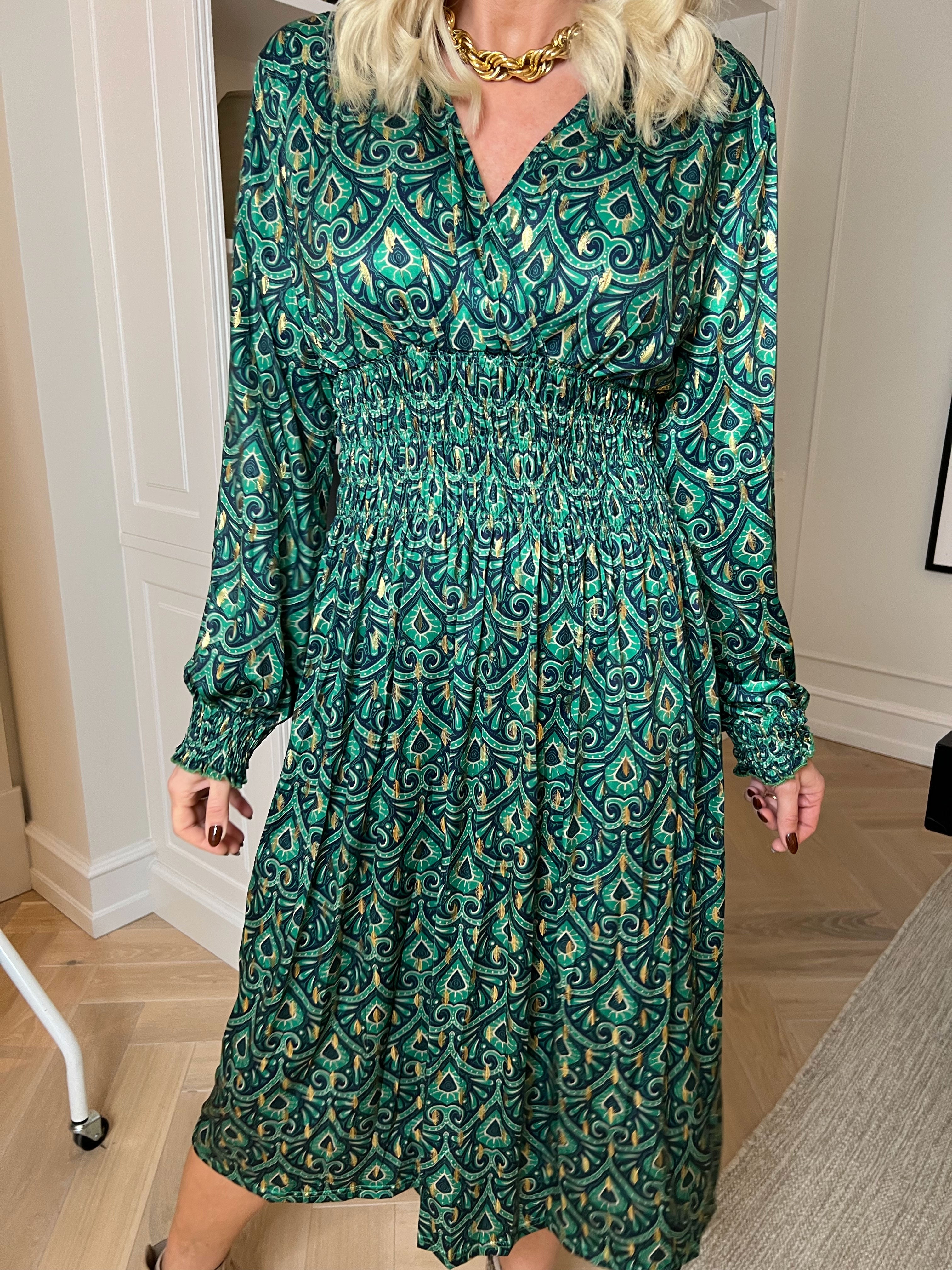 Pams Pattern Midi L/S - Elastisk kjole i krølfrit stof med lange ærmer