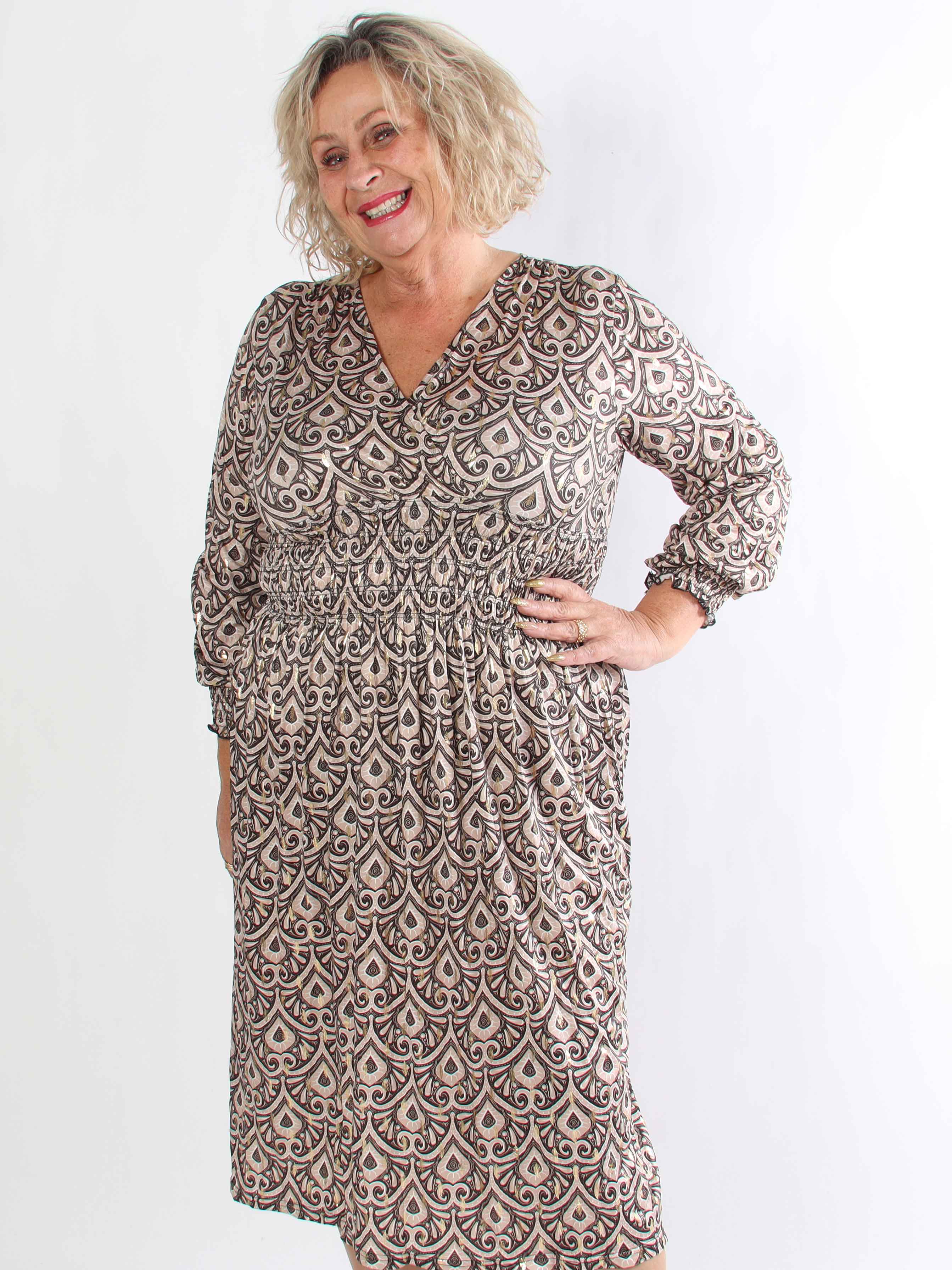 Pams Pattern Midi L/S - Plus size kjole i krølfrit stof med lange ærmer